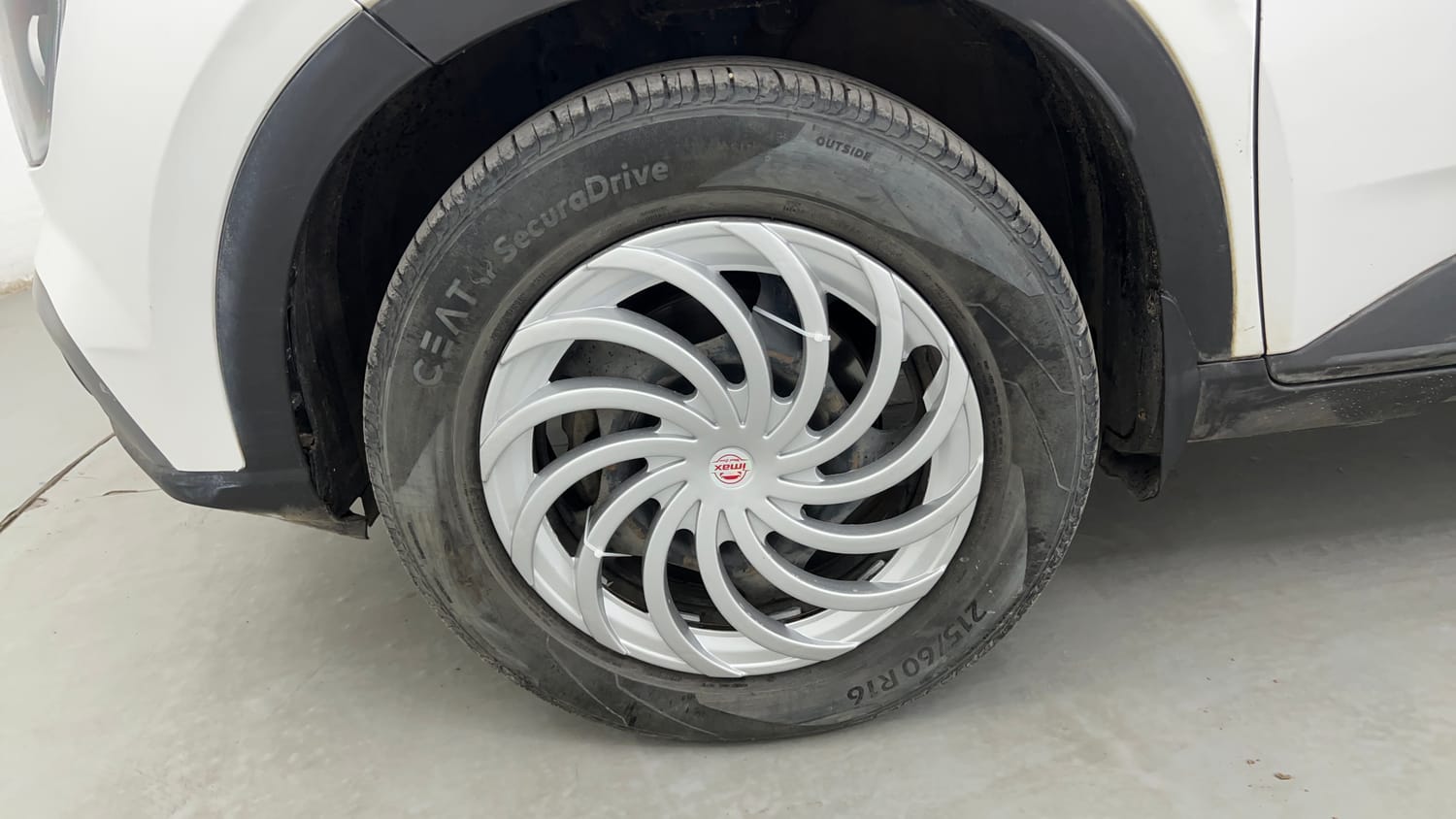 Used 2021 Hyundai Venue SX 1.5 CRDi Diesel Manual tyres LEFT FRONT TYRE RIM VIEW