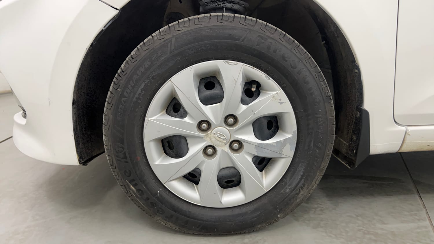 Used 2018 Hyundai Elite i20 Sportz 1.2 Petrol Manual tyres LEFT FRONT TYRE RIM VIEW