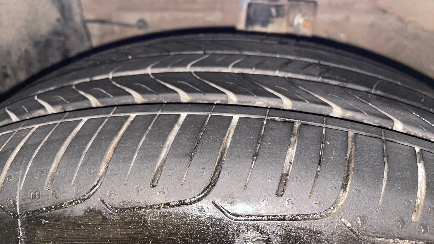 Used 2015 Maruti Suzuki Ciaz ZXi+ RS Petrol Manual tyres LEFT FRONT TYRE TREAD VIEW