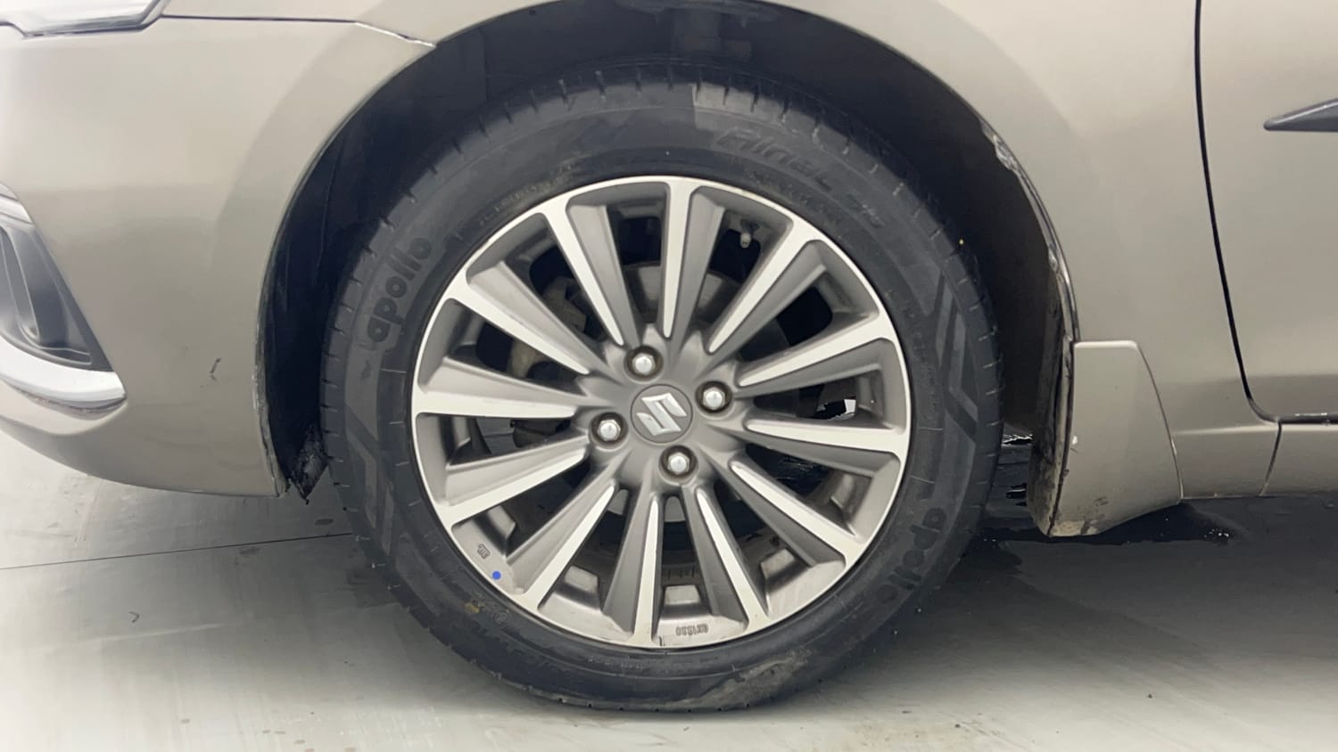 Used 2019 Maruti Suzuki Ciaz Alpha Hybrid 1.5 AT Petrol Automatic tyres LEFT FRONT TYRE RIM VIEW
