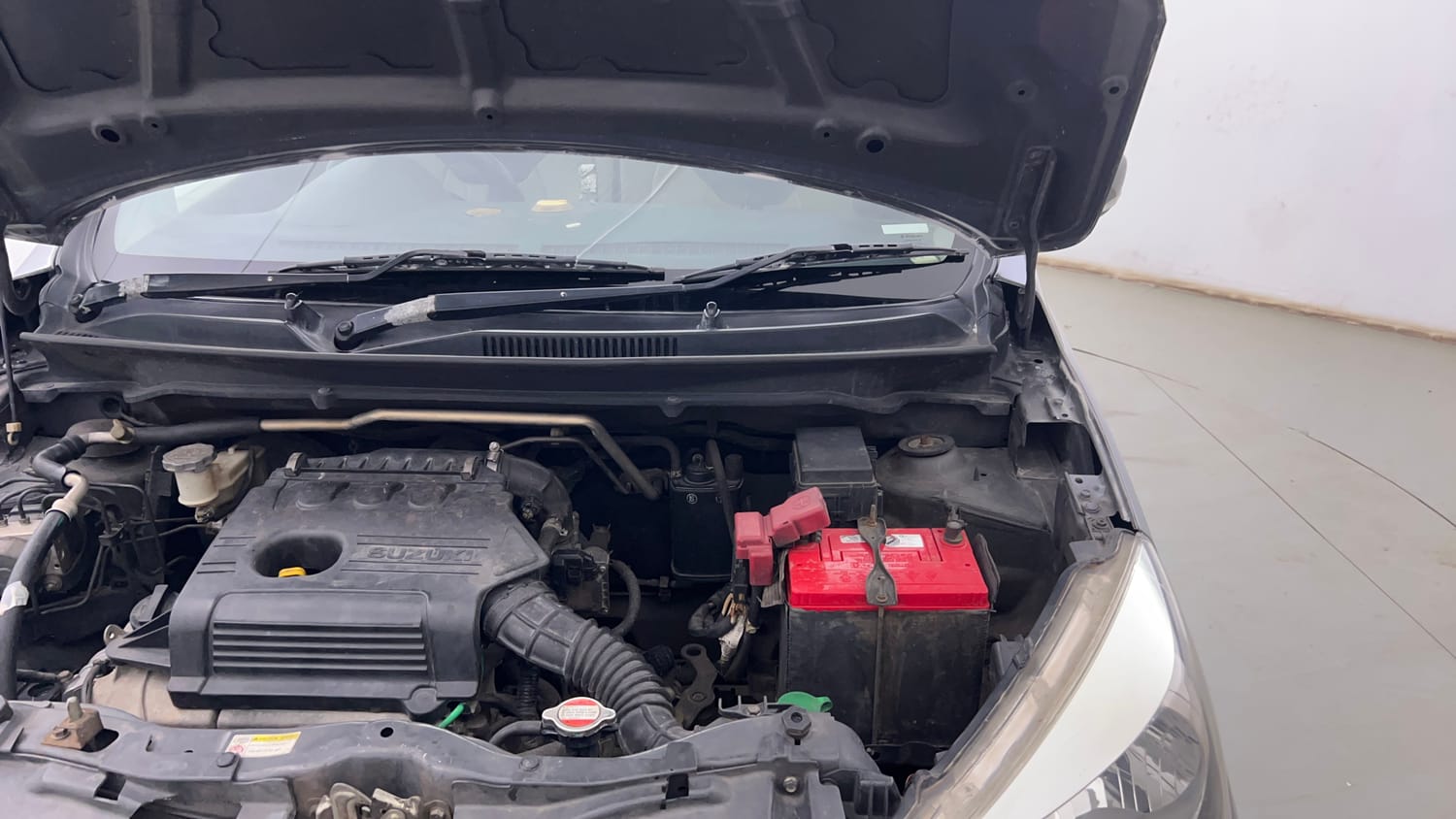 Used 2017 Maruti Suzuki Celerio ZXi Opt Petrol Manual engine ENGINE LEFT SIDE HINGE & APRON VIEW