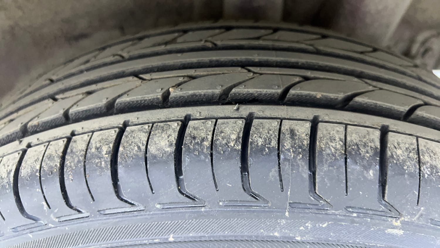 Used 2017 Hyundai Grand i10 Sportz (O) 1.2 Kappa VTVT Petrol Manual tyres LEFT REAR TYRE TREAD VIEW