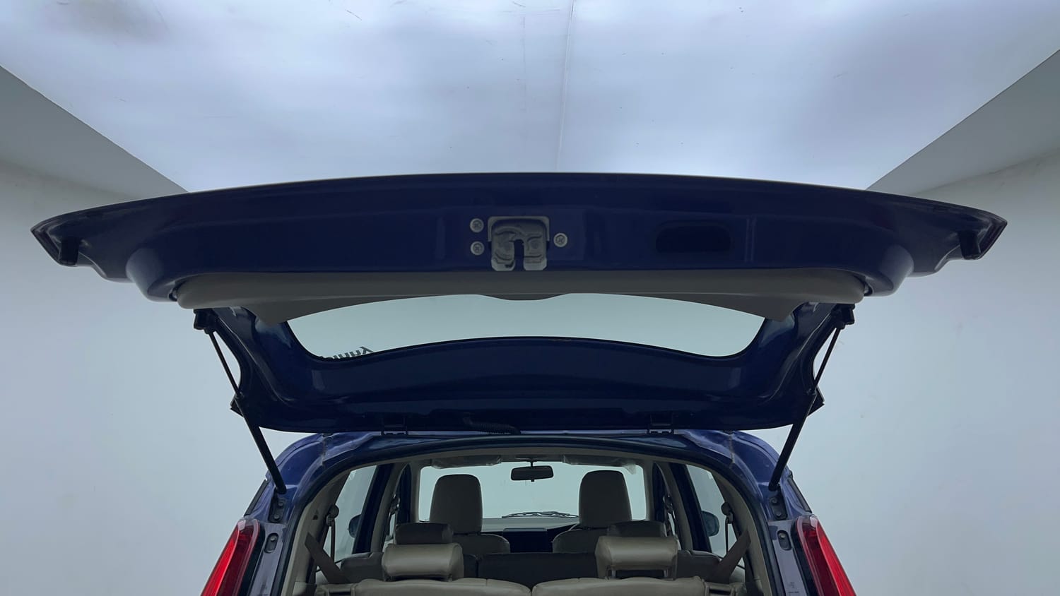 Used 2019 Maruti Suzuki Ertiga VDI SHVS Diesel Manual interior DICKY DOOR OPEN VIEW