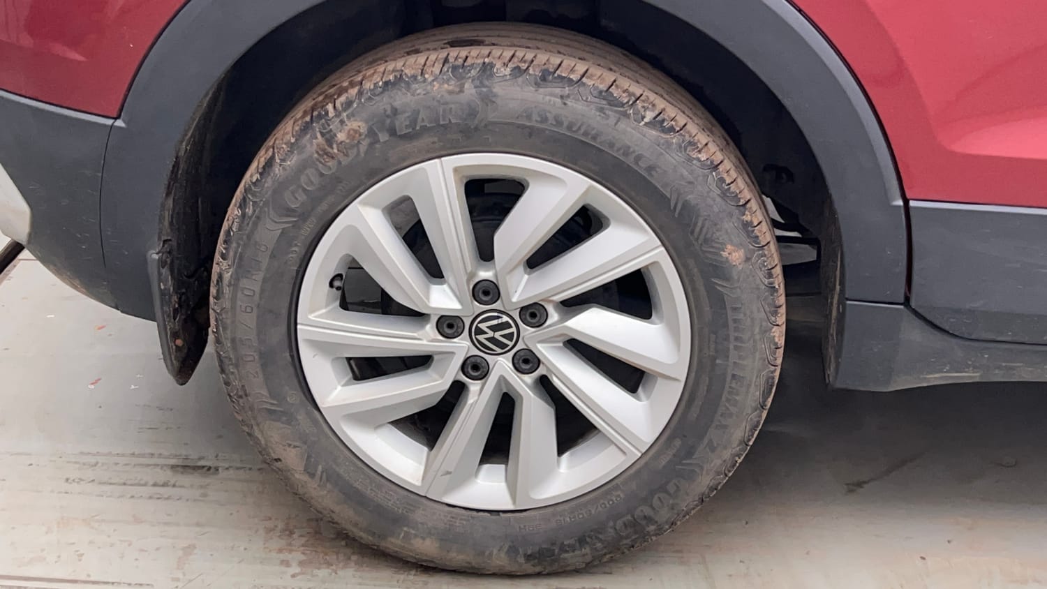 Used 2022 Volkswagen Taigun Highline 1.0 TSI AT Petrol Automatic tyres RIGHT REAR TYRE RIM VIEW
