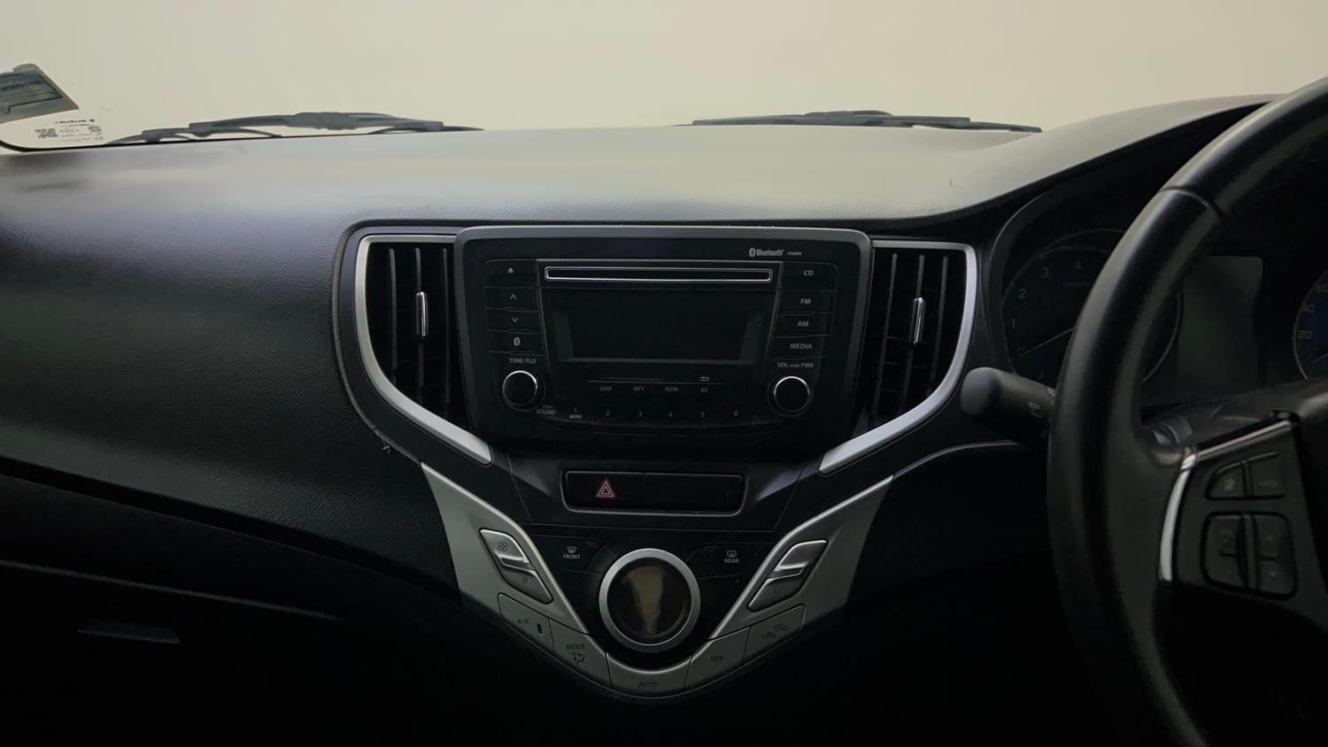 Used 2016 Maruti Suzuki Baleno Zeta 1.2 AT Petrol Automatic top_features Integrated (in-dash) music system
