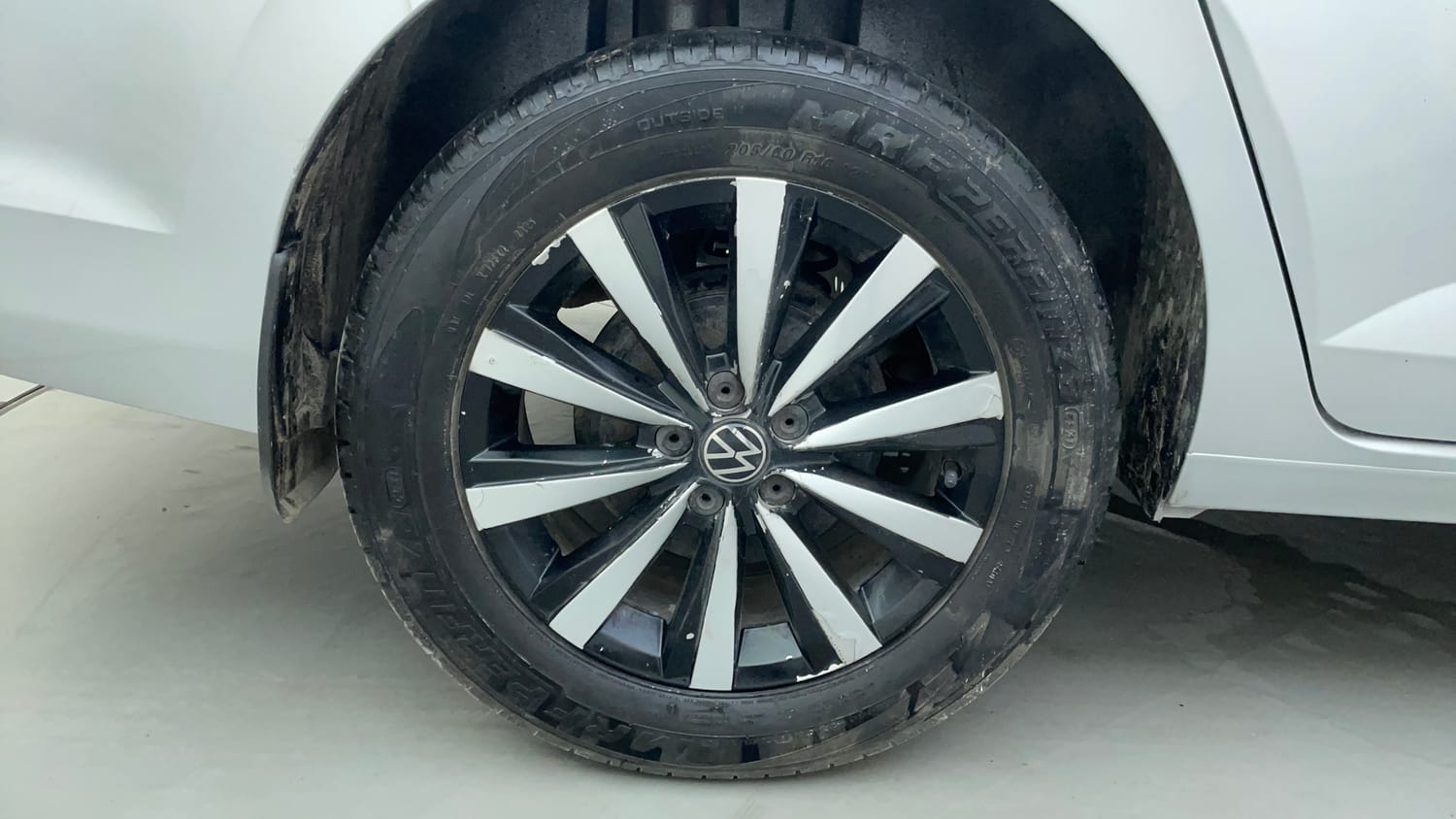 Used 2022 Volkswagen Virtus Highline 1.0 TSI MT Petrol Manual tyres RIGHT REAR TYRE RIM VIEW