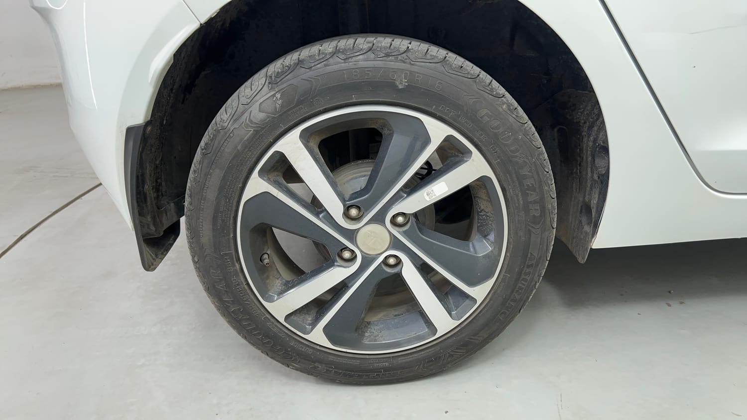 Used 2024 Tata Altroz XZA Plus Petrol Petrol Automatic tyres RIGHT REAR TYRE RIM VIEW
