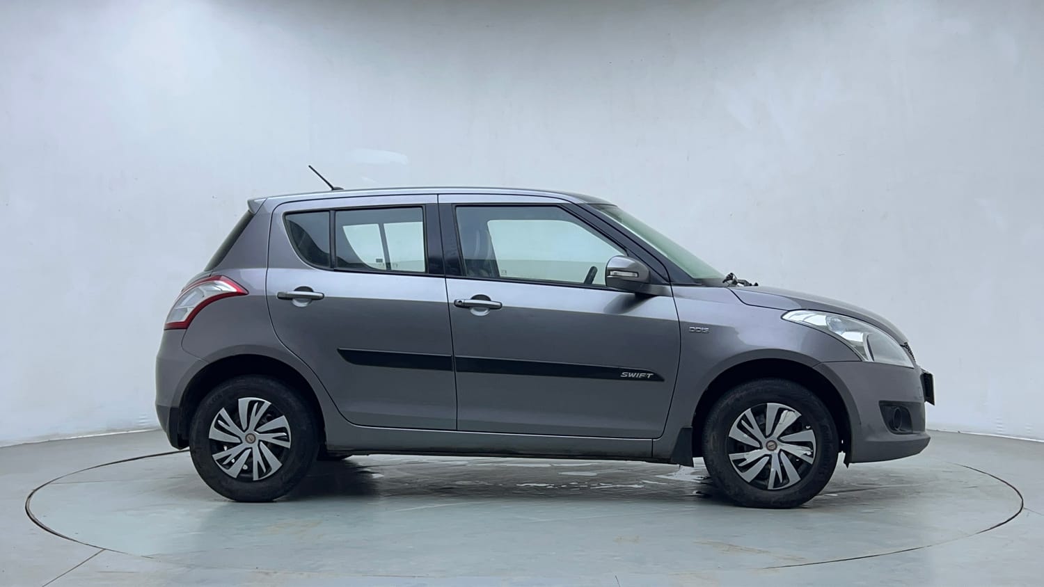 Used 2014 Maruti Suzuki Swift VDi Diesel Manual exterior RIGHT SIDE VIEW