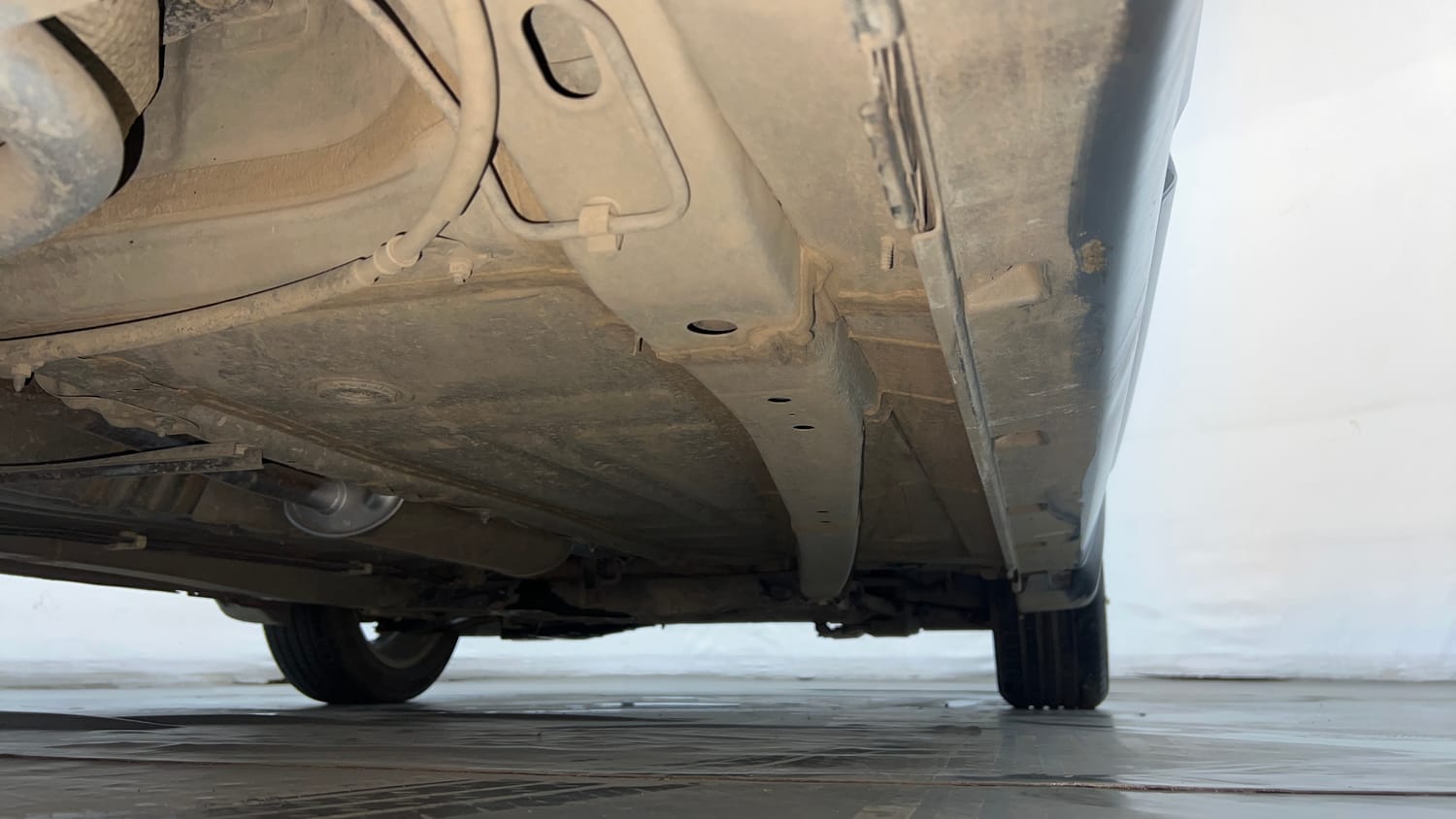 Used 2019 Toyota Glanza G CVT Petrol Automatic extra REAR RIGHT UNDERBODY VIEW