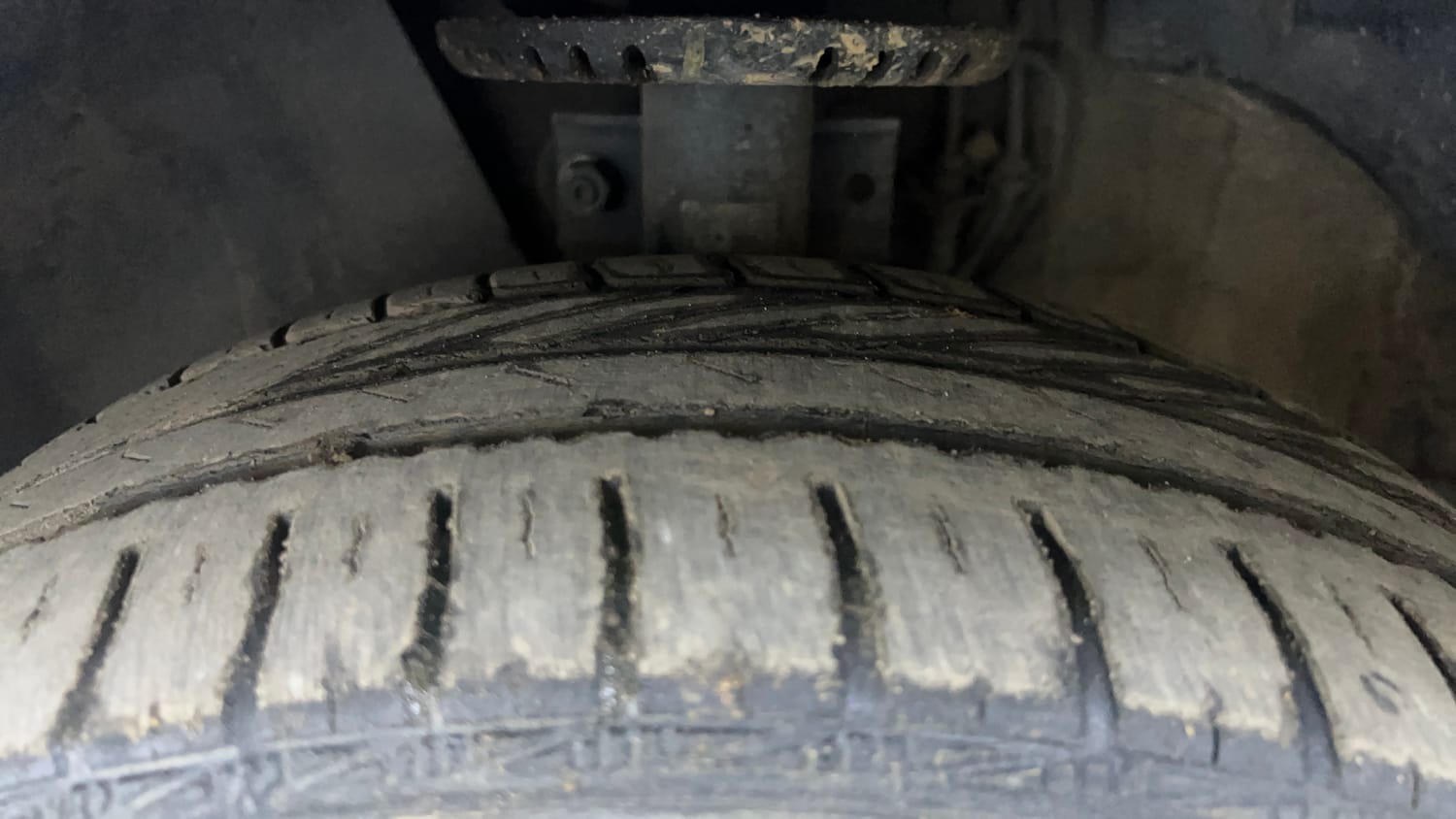 Used 2017 Volkswagen Polo Highline1.2L (P) Petrol Manual tyres LEFT FRONT TYRE TREAD VIEW