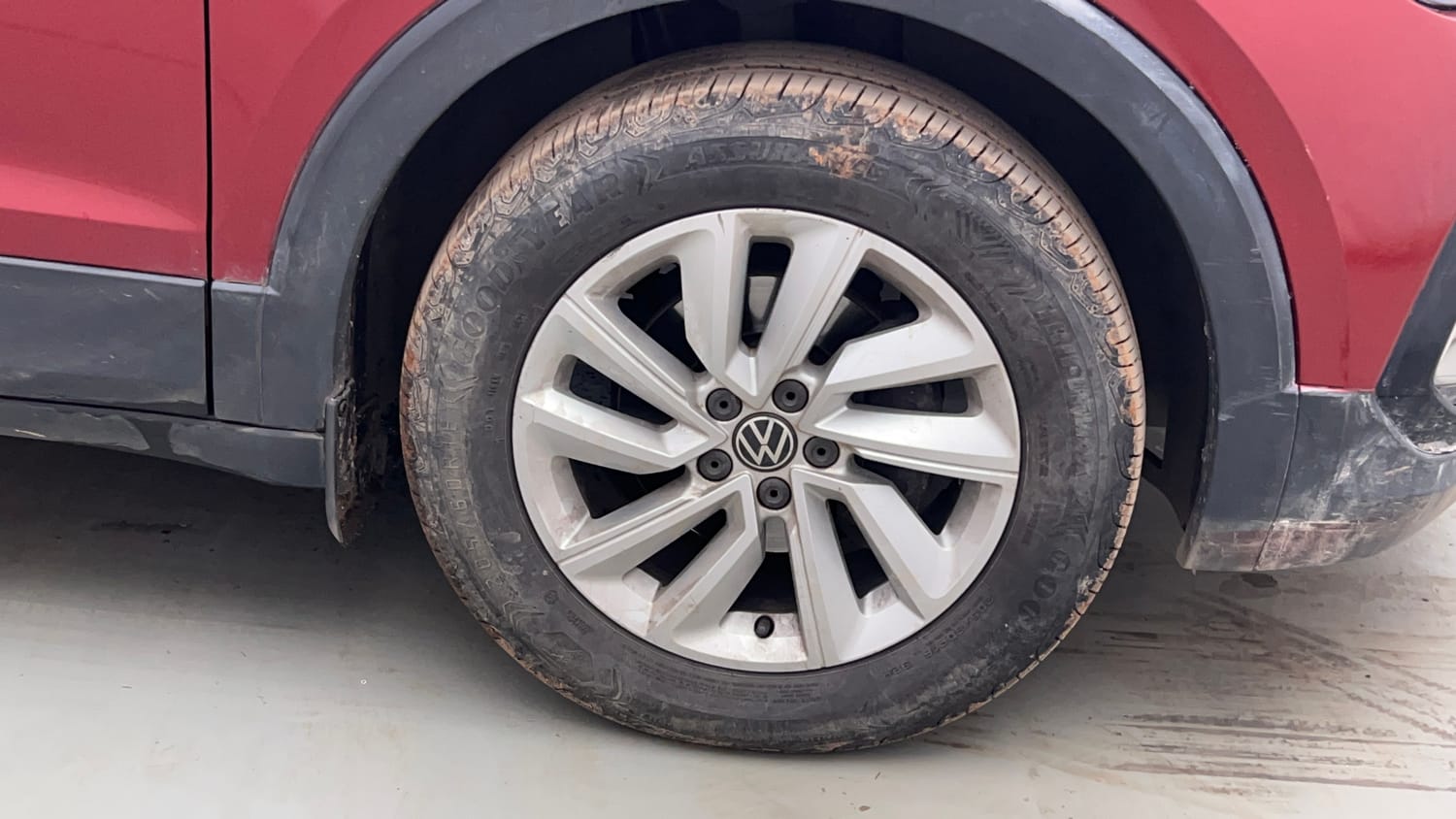 Used 2022 Volkswagen Taigun Highline 1.0 TSI AT Petrol Automatic tyres RIGHT FRONT TYRE RIM VIEW