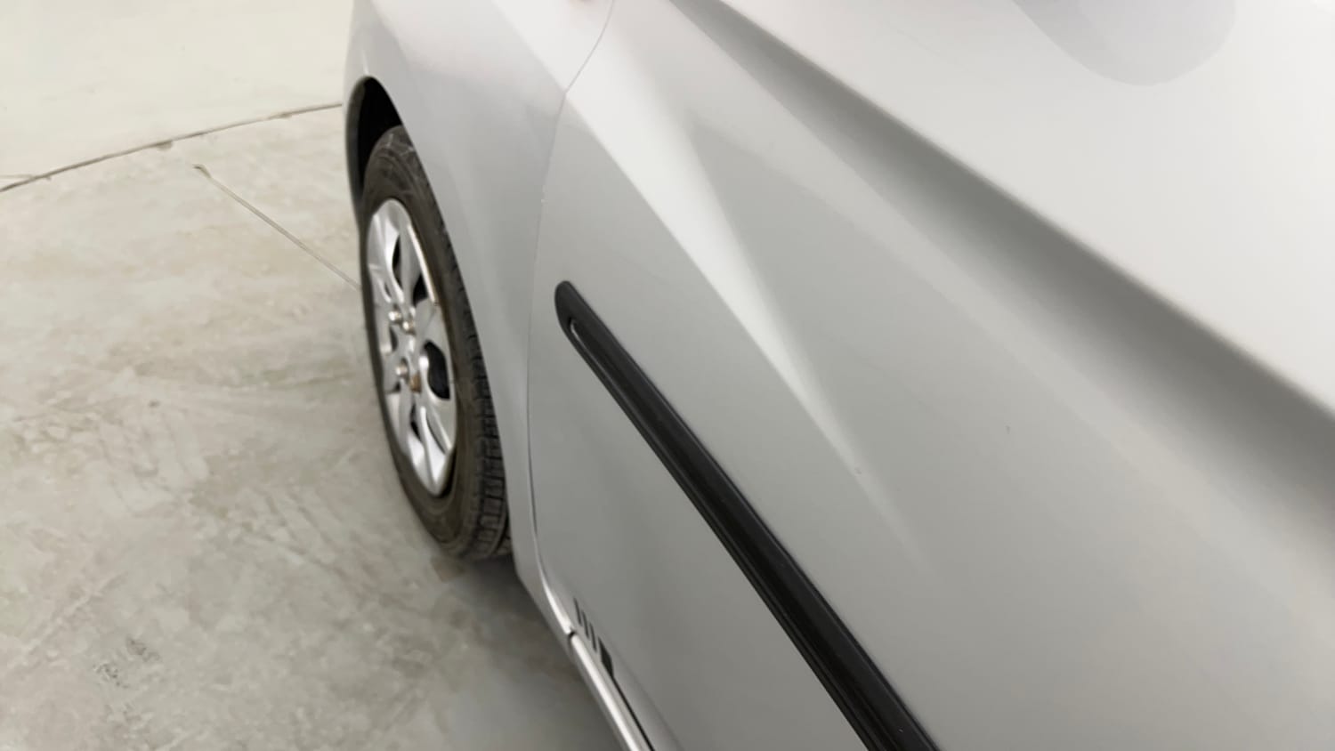 Used 2016 Hyundai Eon Magna Petrol Manual dents MINOR DENT