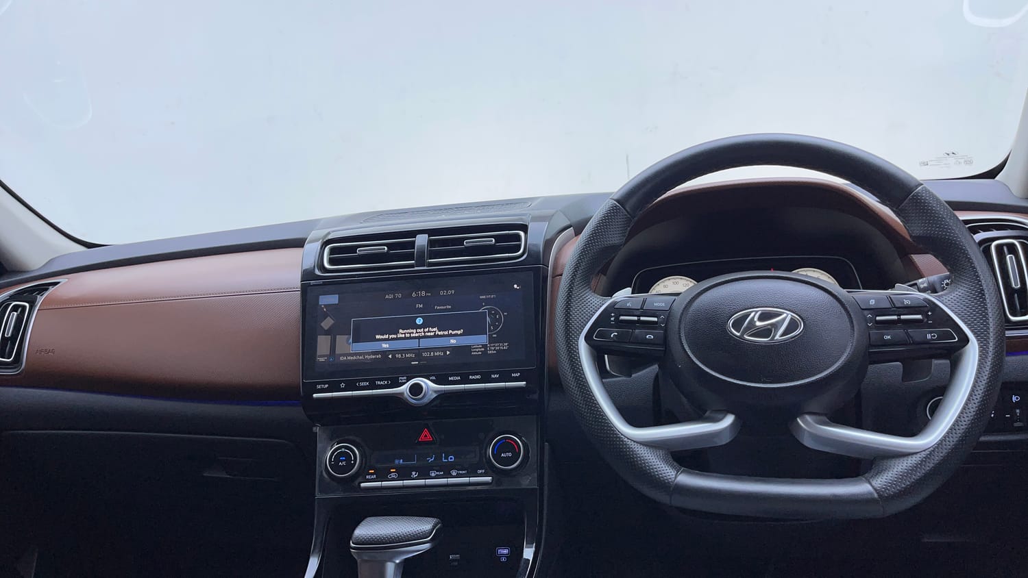Used 2022 Hyundai Alcazar Platinum (O) 6 STR 2.0 Petrol AT Petrol Automatic interior DASHBOARD VIEW