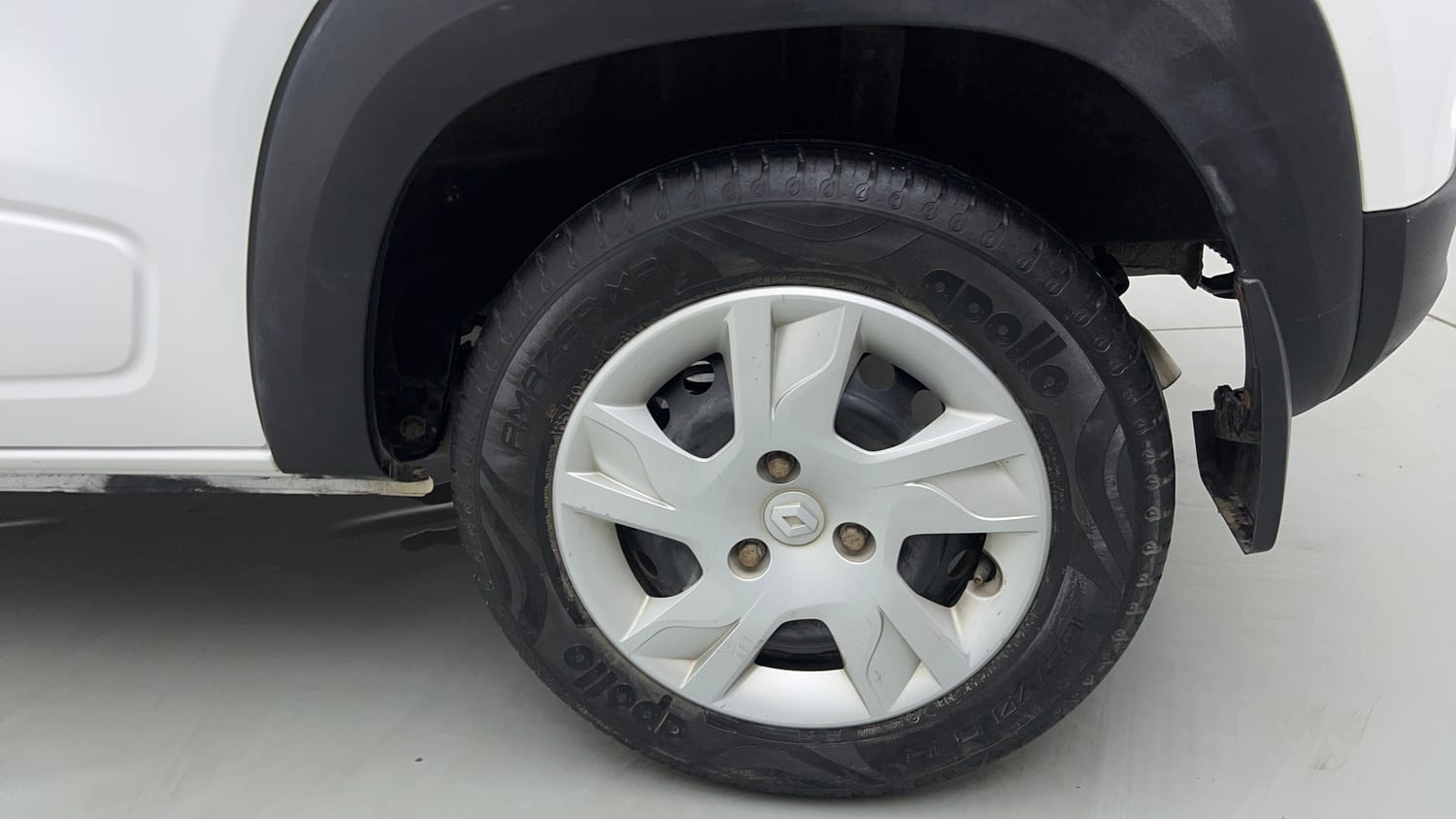 Used 2021 Renault Kwid RXT 1.0 Opt Petrol Manual tyres LEFT REAR TYRE RIM VIEW