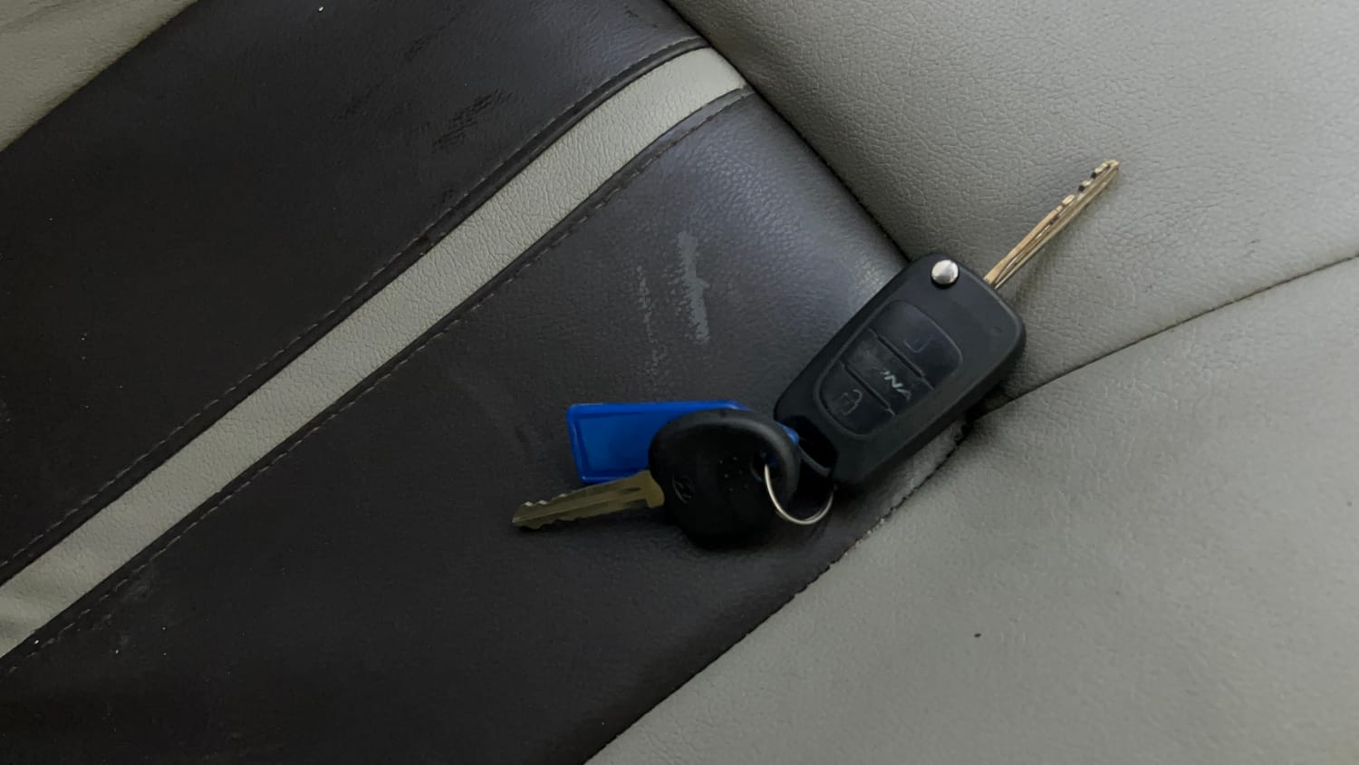 Used 2014 Hyundai i10 Sportz 1.1 iRDE2 Petrol Manual extra CAR KEY VIEW