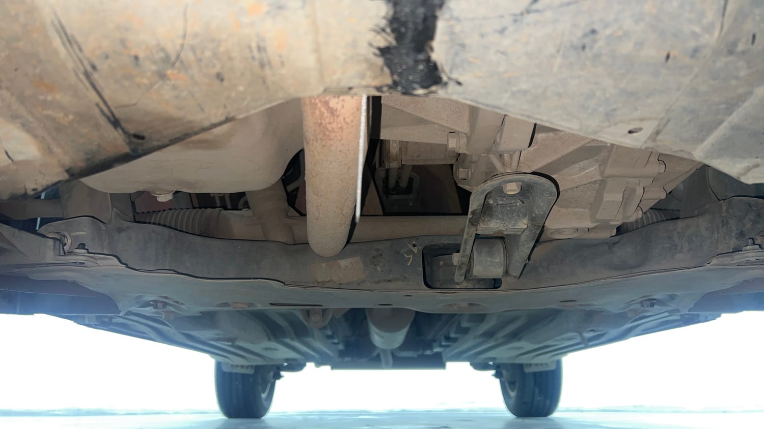 Used 2022 Maruti Suzuki Brezza Zxi Plus Dual Tone Petrol Manual extra FRONT LEFT UNDERBODY VIEW