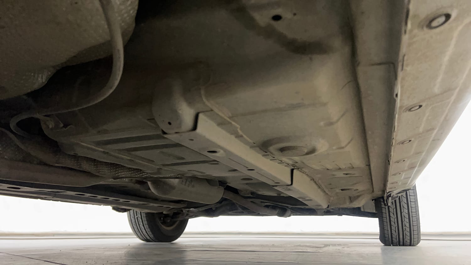 Used 2013 Toyota Etios Liva G Petrol Manual extra REAR RIGHT UNDERBODY VIEW