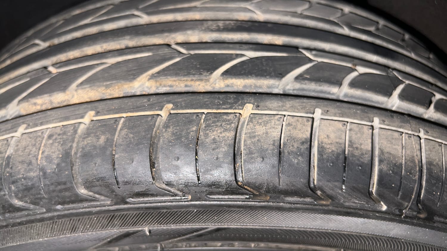 Used 2016 Maruti Suzuki Baleno Zeta 1.2 AT Petrol Automatic tyres LEFT REAR TYRE TREAD VIEW