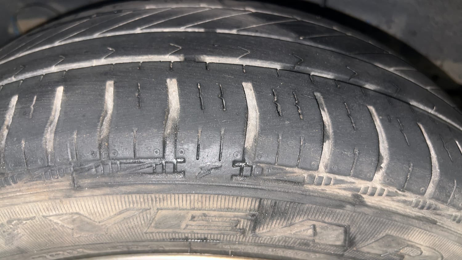 Used 2020 Hyundai Grand i10 Sportz 1.2 Kappa VTVT Petrol Manual tyres RIGHT REAR TYRE TREAD VIEW