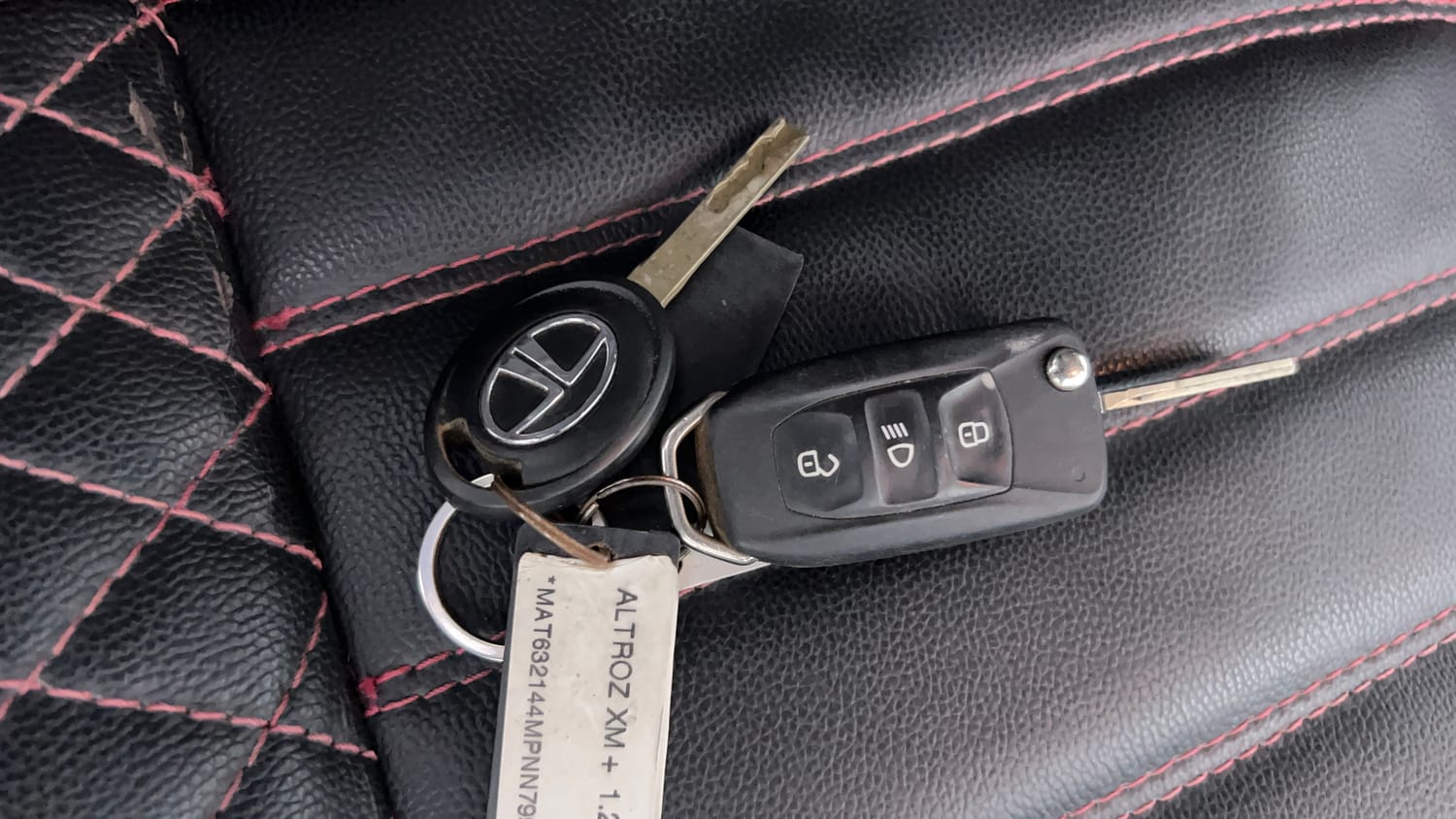 Used 2021 Tata Altroz XM Plus Petrol Petrol Manual extra CAR KEY VIEW
