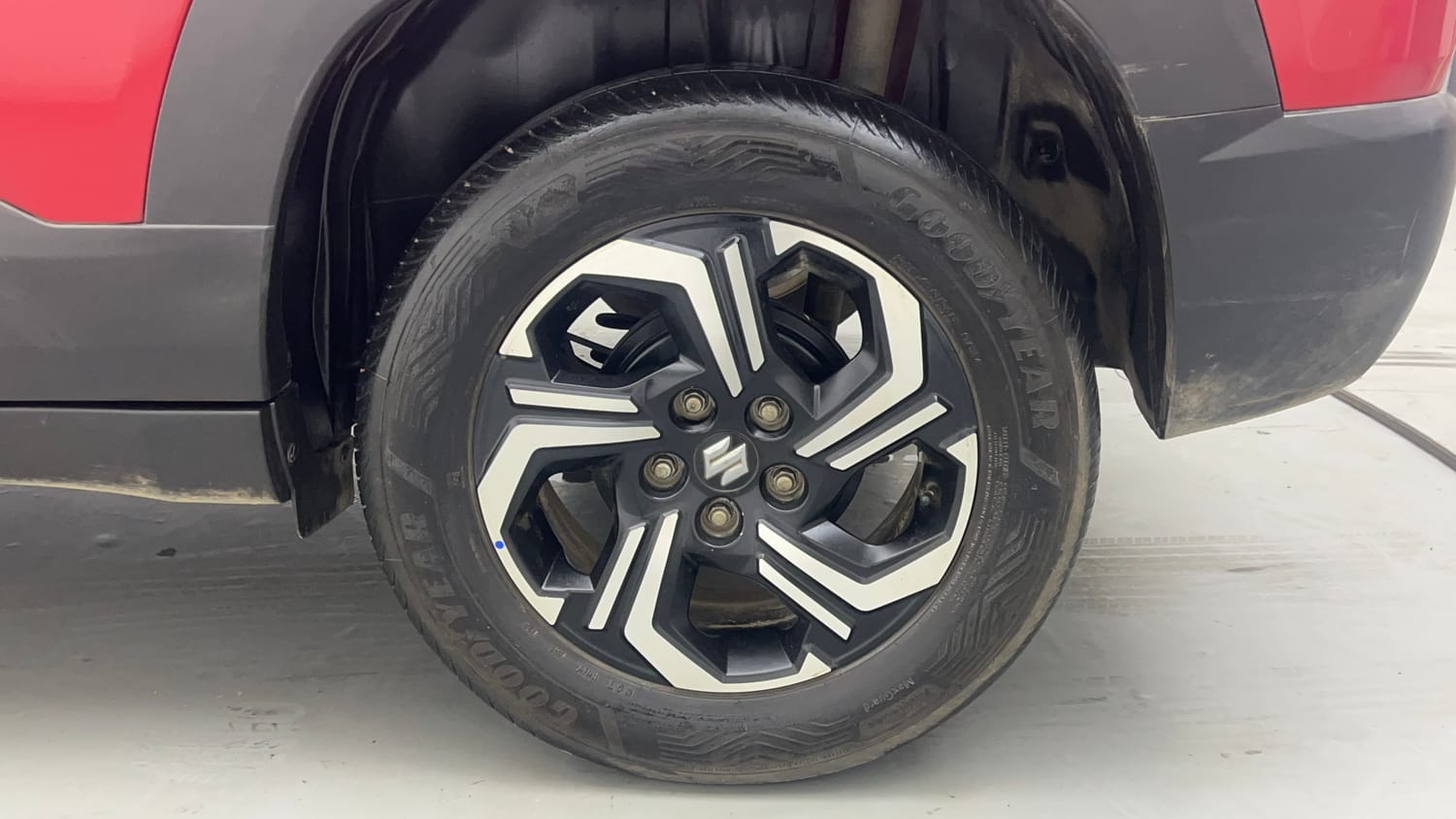 Used 2022 Maruti Suzuki Brezza Zxi Plus Dual Tone Petrol Manual tyres LEFT REAR TYRE RIM VIEW
