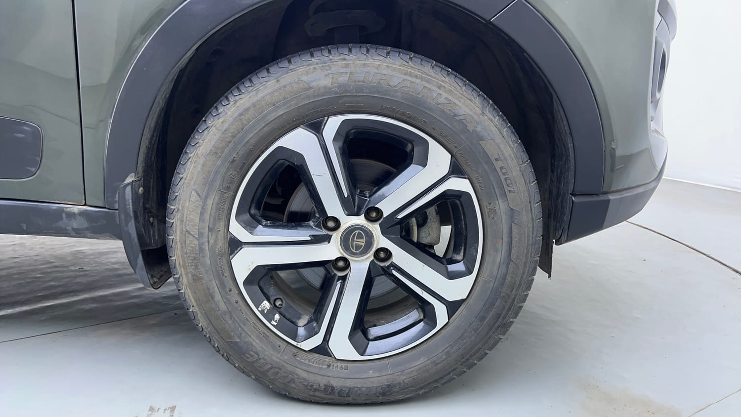 Used 2022 Tata Nexon XZA Plus Petrol Automatic tyres RIGHT FRONT TYRE RIM VIEW