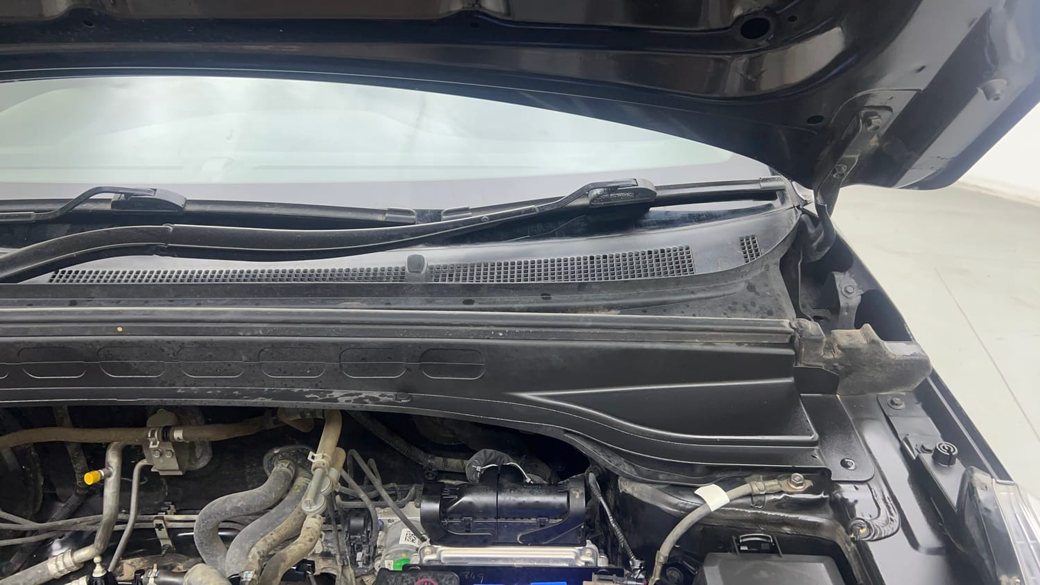 Used 2019 Hyundai Creta SX 1.6 AT Petrol Petrol Automatic engine ENGINE LEFT SIDE HINGE & APRON VIEW