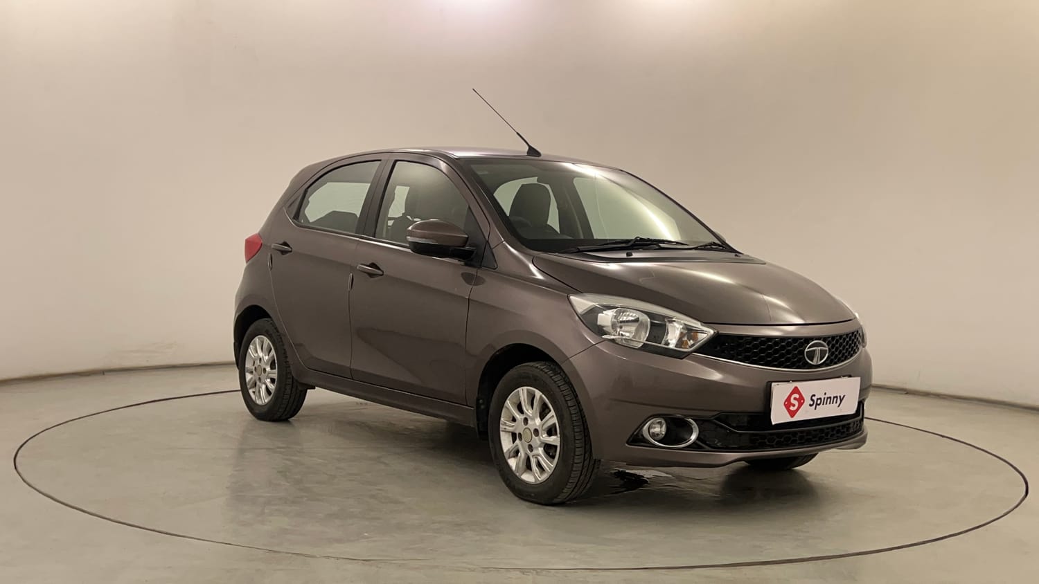 Used 2018 Tata Tiago Revotron XZA Petrol Automatic exterior RIGHT FRONT CORNER VIEW