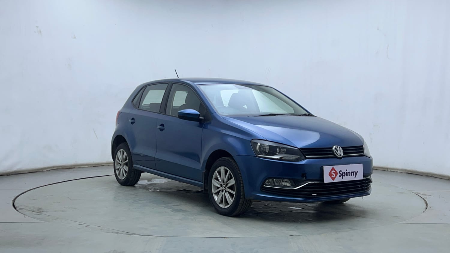 Used 2017 Volkswagen Polo Highline1.2L (P) Petrol Manual exterior RIGHT FRONT CORNER VIEW