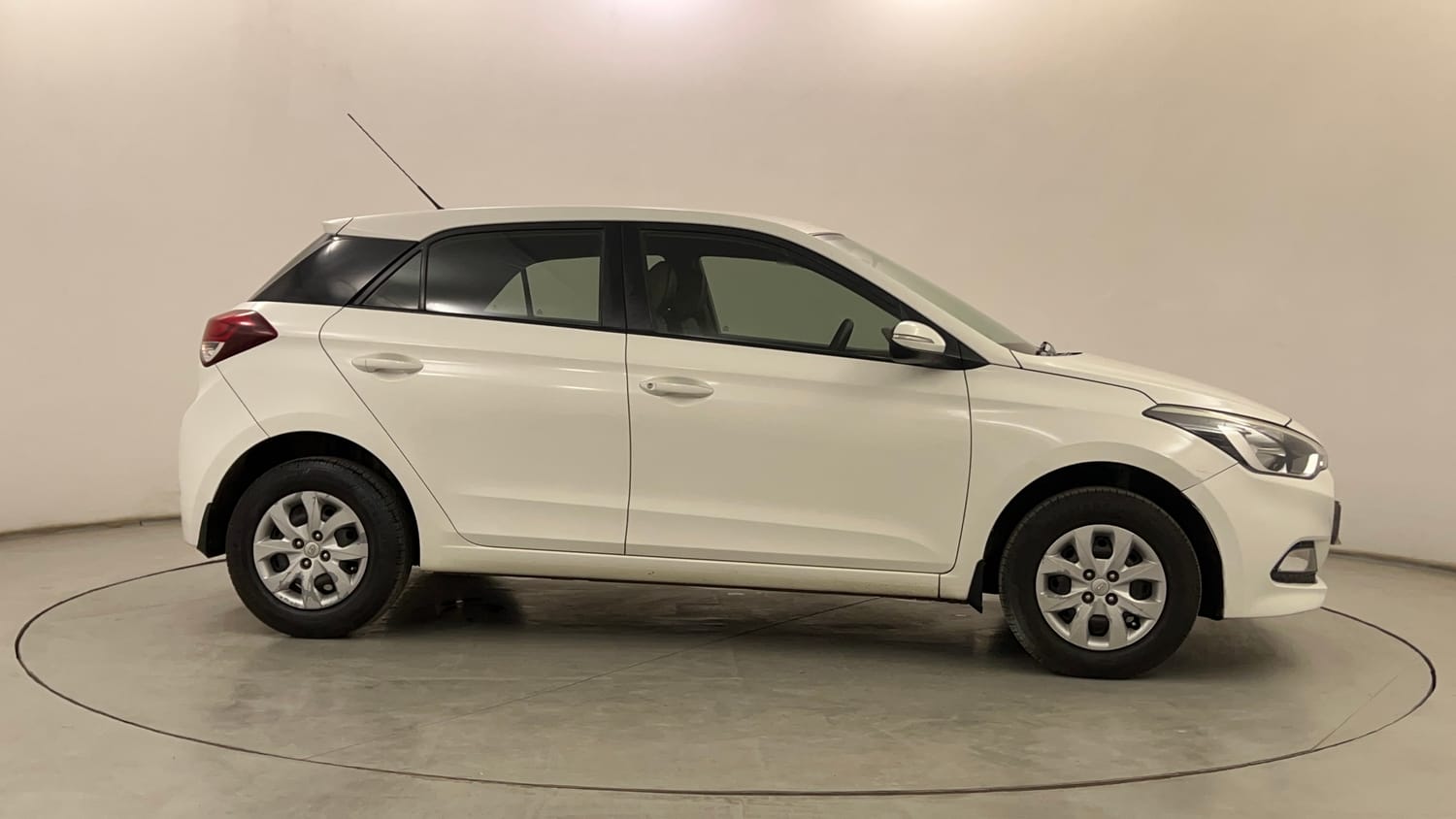 Used 2018 Hyundai Elite i20 Sportz 1.2 Petrol Manual exterior RIGHT SIDE VIEW