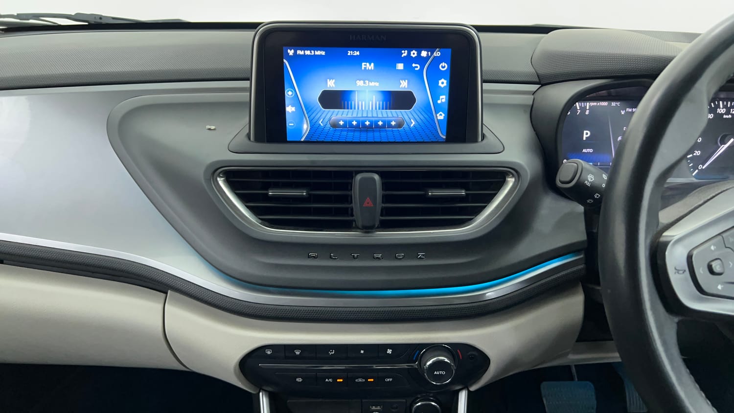 Used 2024 Tata Altroz XZA Plus Petrol Petrol Automatic interior MUSIC SYSTEM & AC CONTROL VIEW