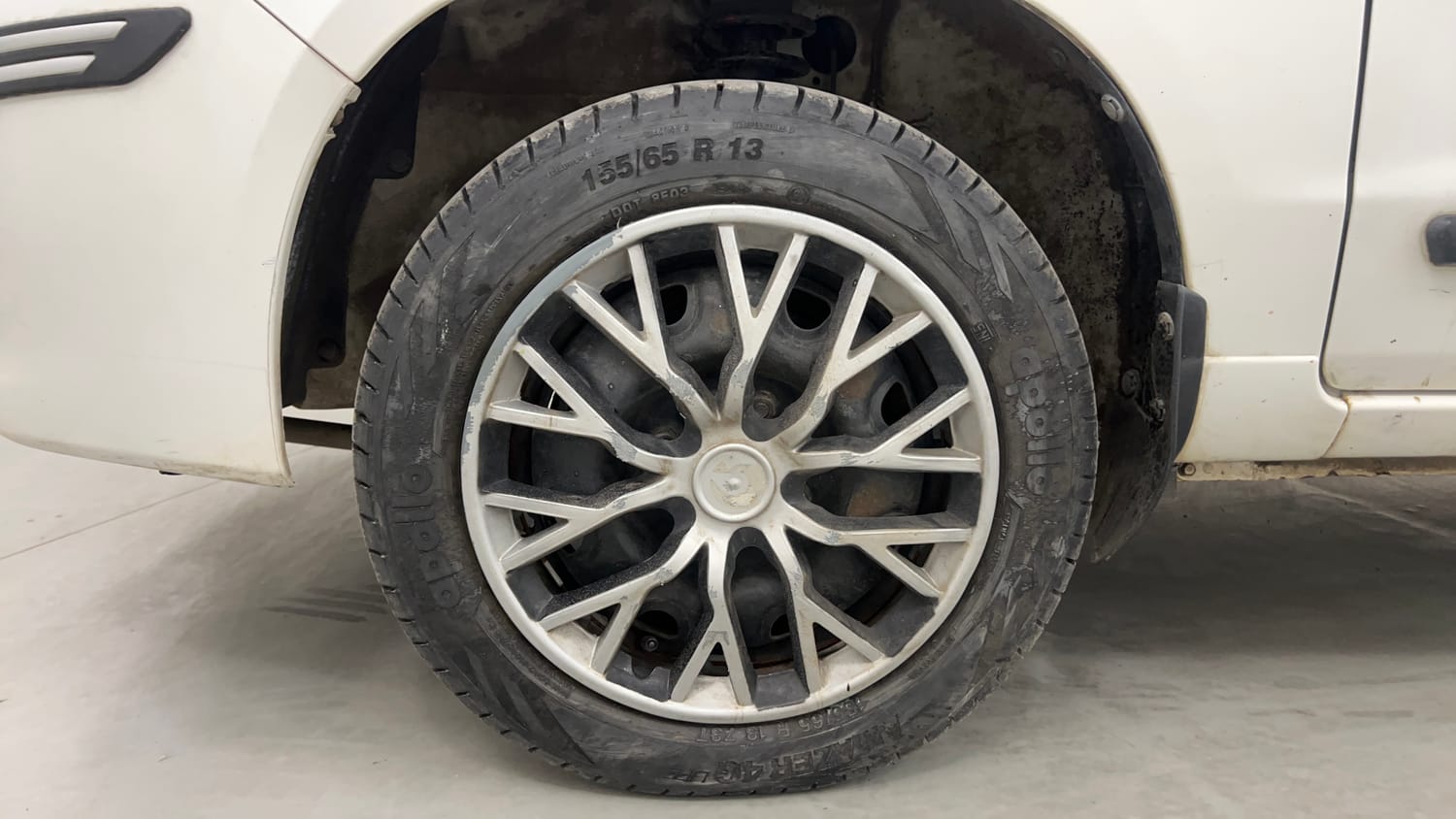 Used 2014 Maruti Suzuki Alto K10 VXi Petrol Manual tyres LEFT FRONT TYRE RIM VIEW