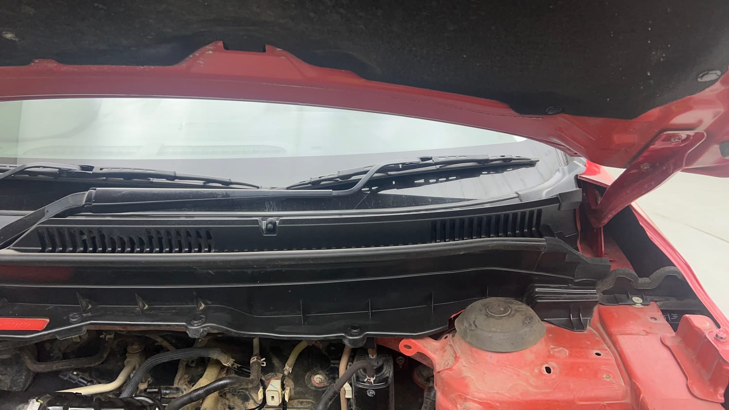 Used 2022 Maruti Suzuki Brezza Zxi Plus Dual Tone Petrol Manual engine ENGINE LEFT SIDE HINGE & APRON VIEW