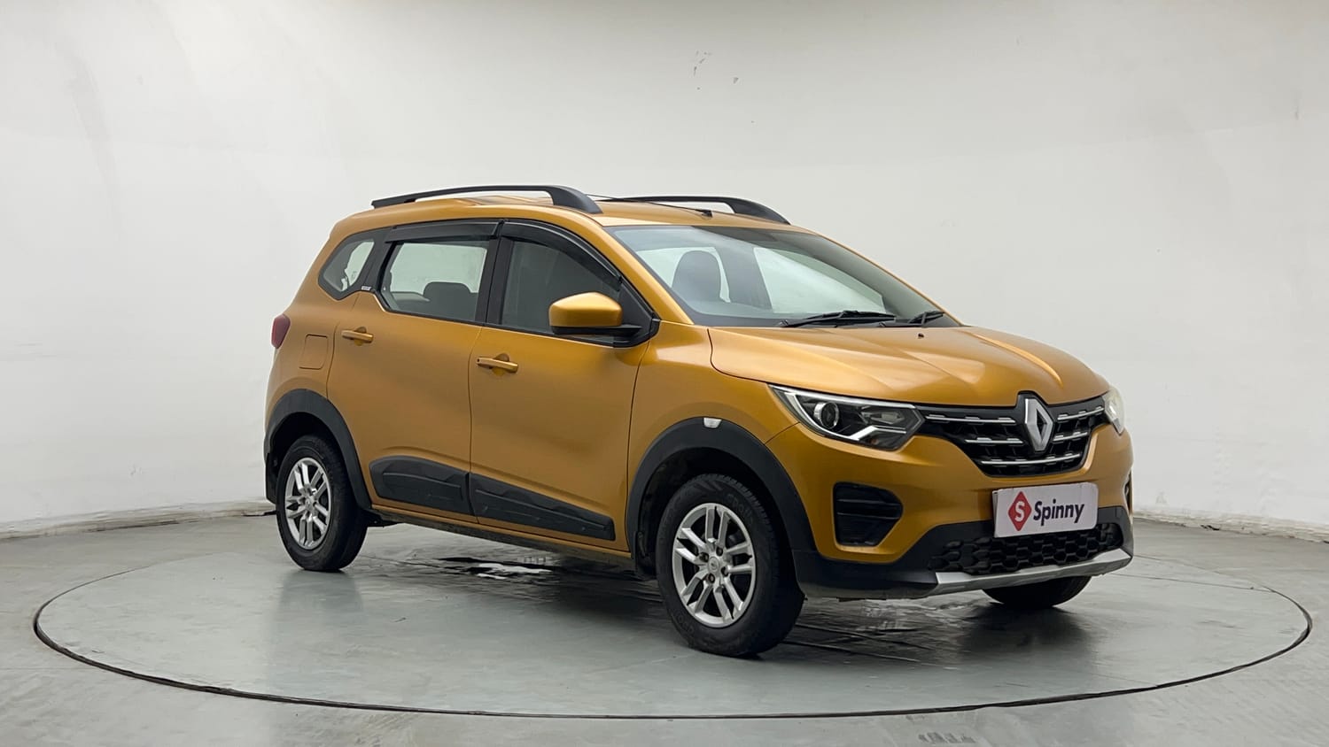 Used 2020 Renault Triber RXT Petrol Manual exterior RIGHT FRONT CORNER VIEW