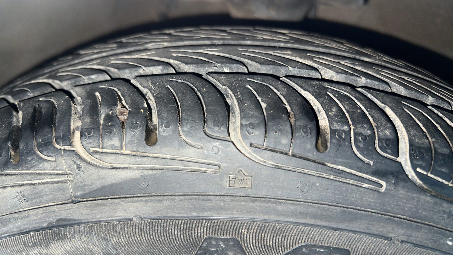 Used 2015 Hyundai i10 Sportz 1.1 iRDE2 Petrol Manual tyres RIGHT FRONT TYRE TREAD VIEW