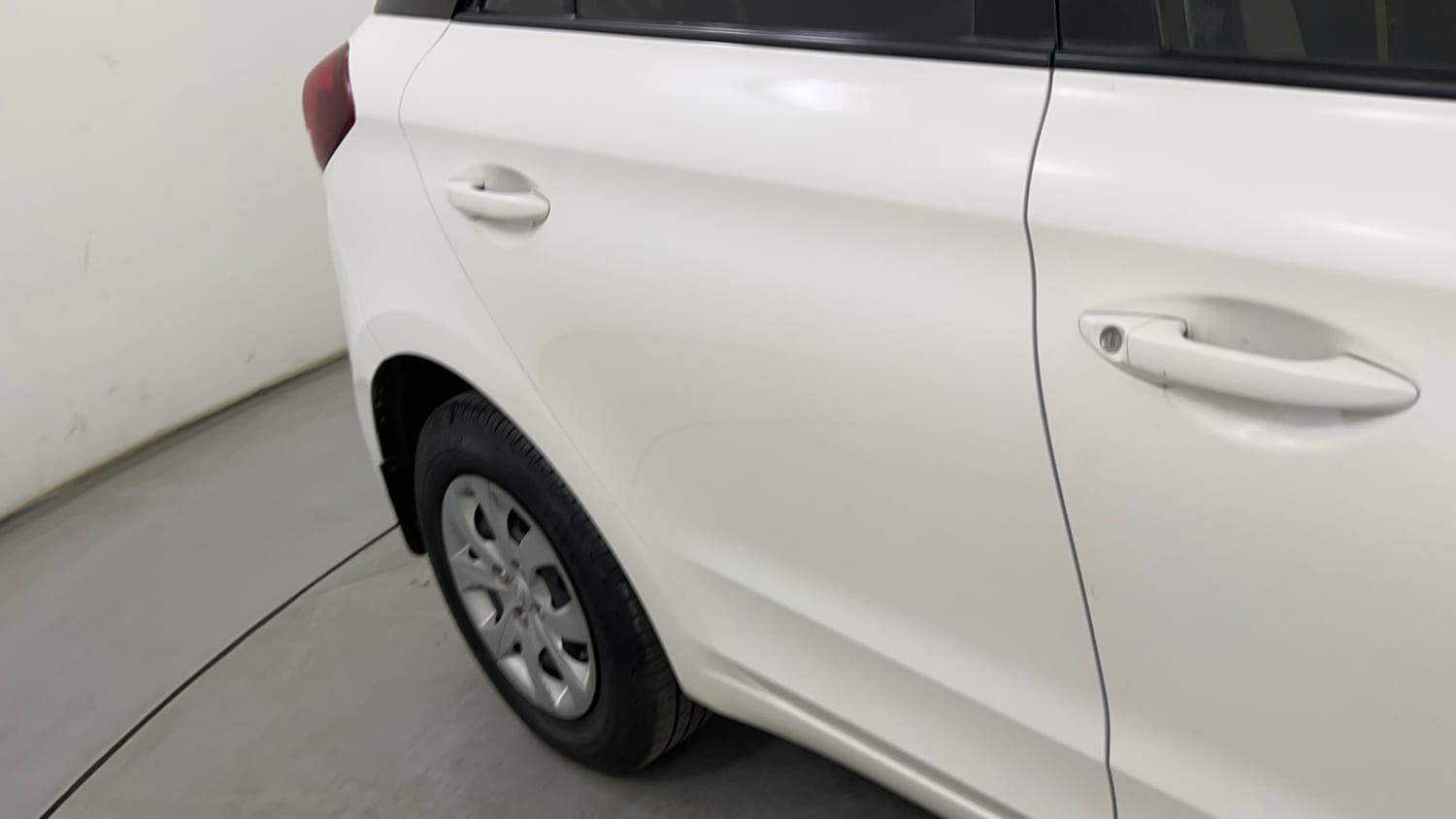 Used 2018 Hyundai Elite i20 Sportz 1.2 Petrol Manual dents MINOR SCRATCH