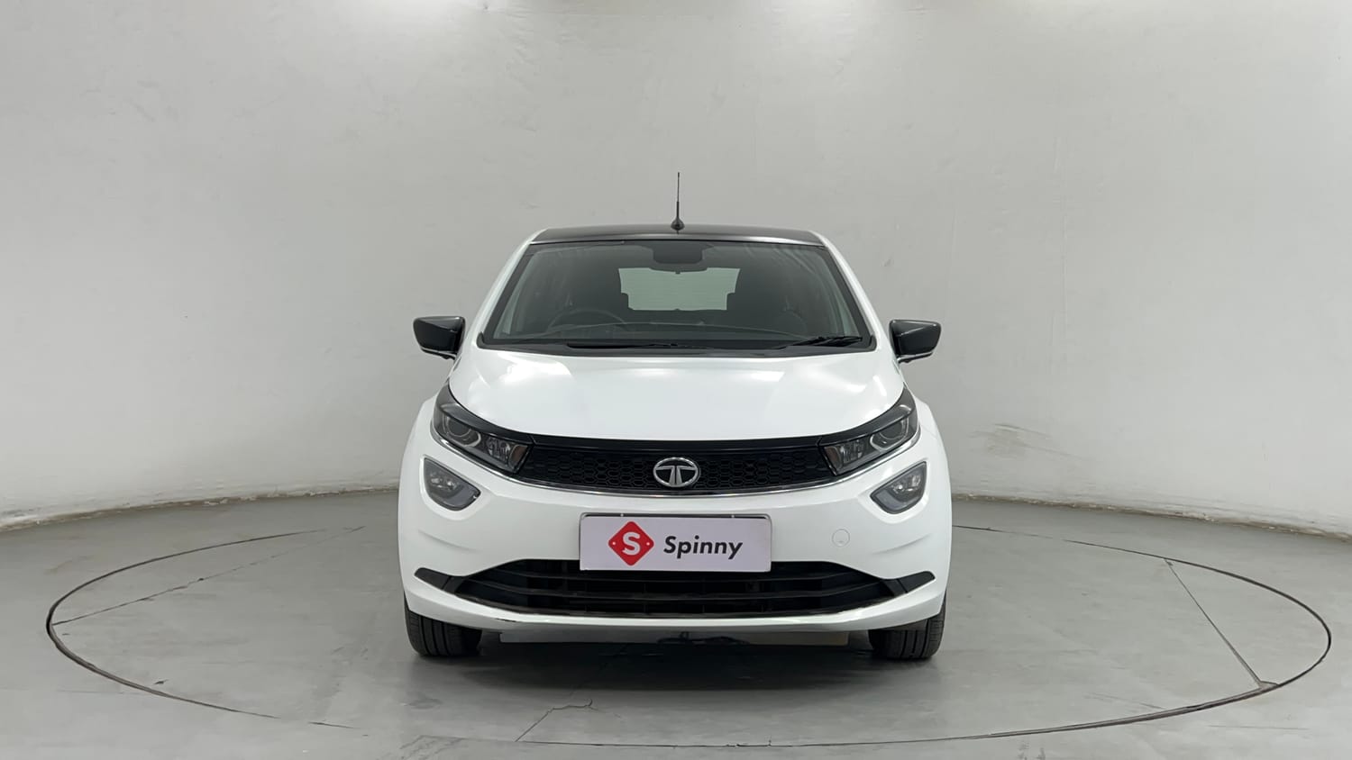 Used 2024 Tata Altroz XZA Plus Petrol Petrol Automatic exterior FRONT VIEW