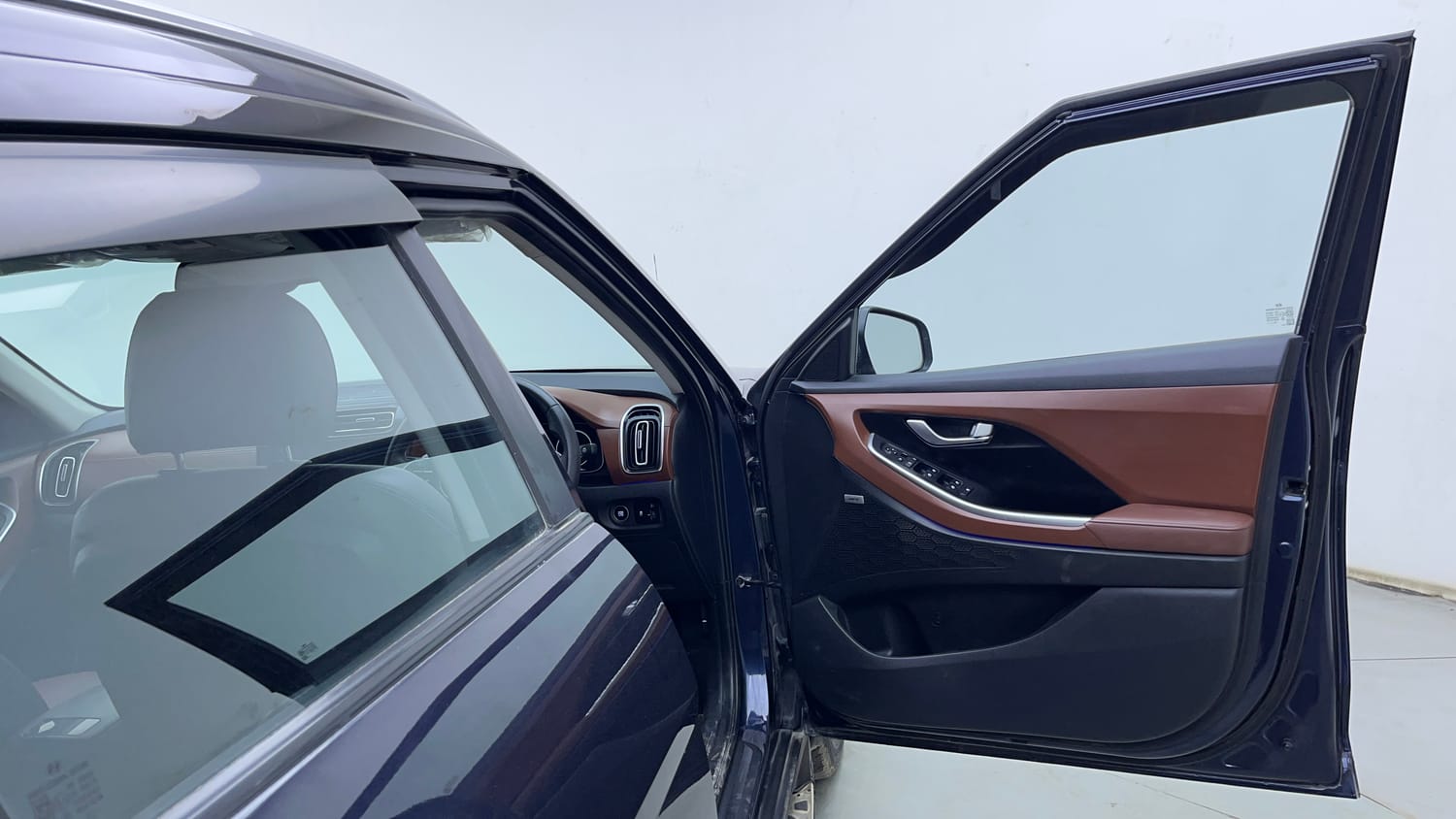 Used 2022 Hyundai Alcazar Platinum (O) 6 STR 2.0 Petrol AT Petrol Automatic interior RIGHT FRONT DOOR OPEN VIEW