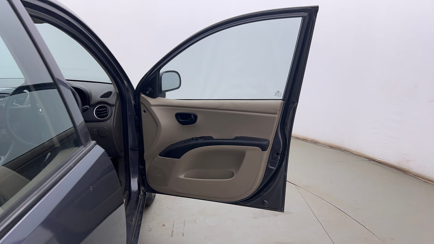 Used 2016 Hyundai i10 Magna 1.1 iRDE2 Petrol Manual interior RIGHT FRONT DOOR OPEN VIEW