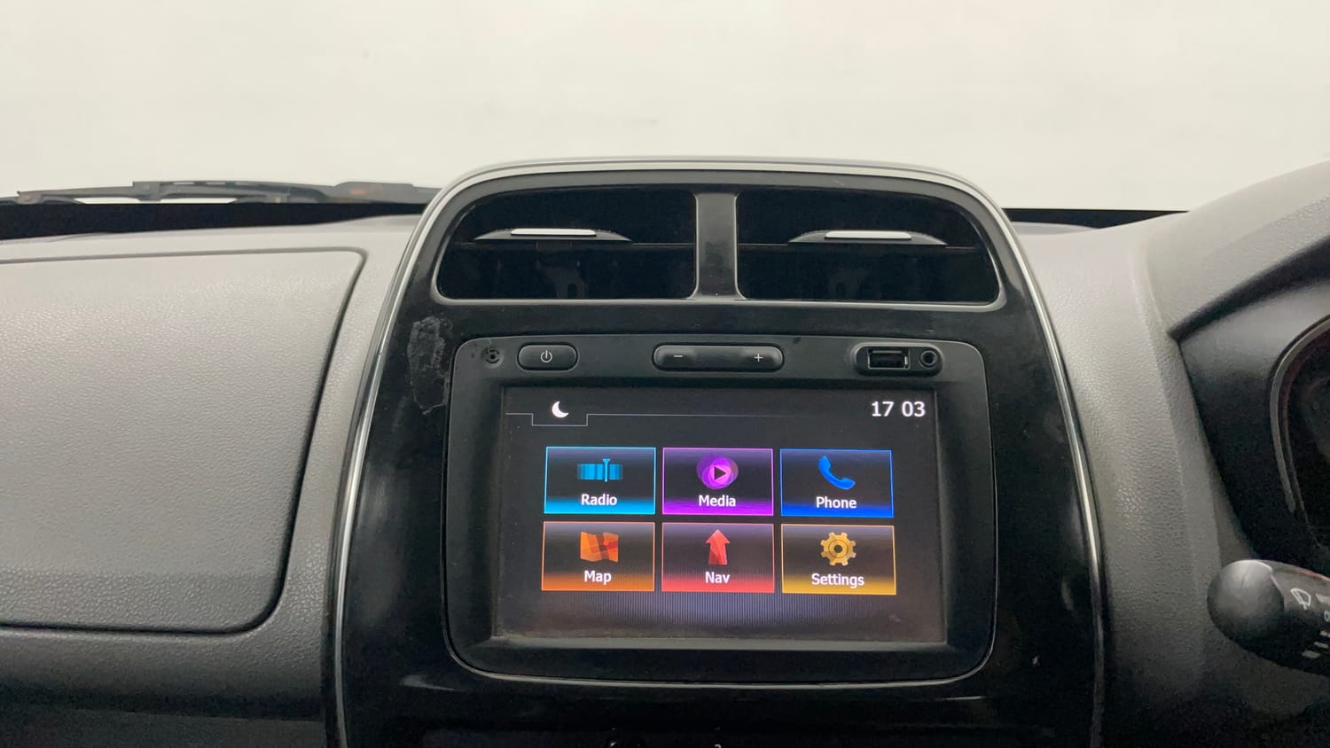 Used 2018 Renault Kwid 1.0 RXT Petrol Manual top_features Touch screen infotainment system