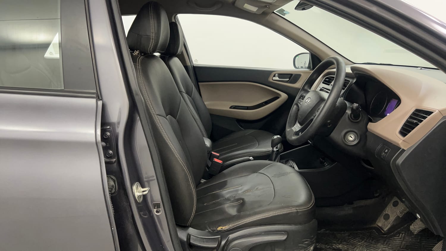 Used 2019 Hyundai Elite i20 Sportz Plus 1.2 Petrol Manual interior RIGHT SIDE FRONT DOOR CABIN VIEW