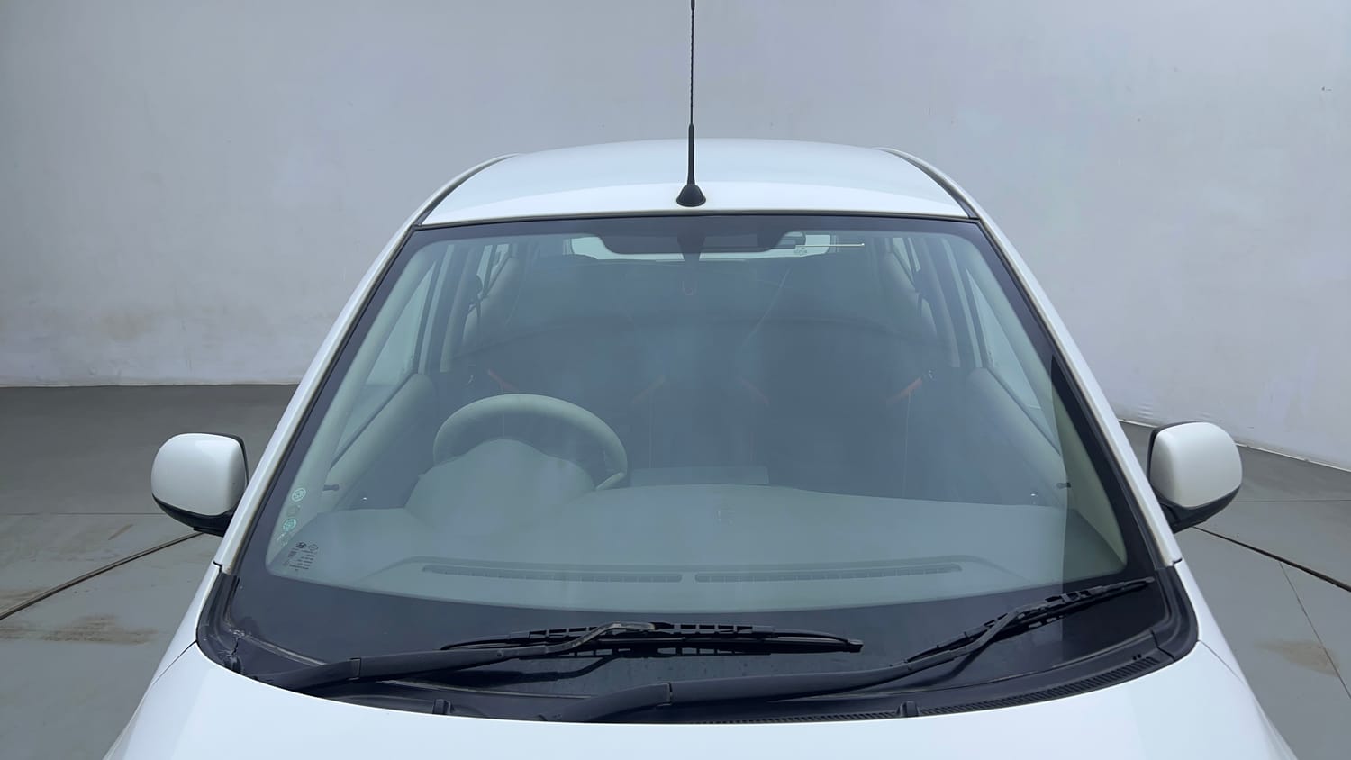 Used 2015 Hyundai i10 Sportz 1.1 iRDE2 Petrol Manual exterior FRONT WINDSHIELD VIEW