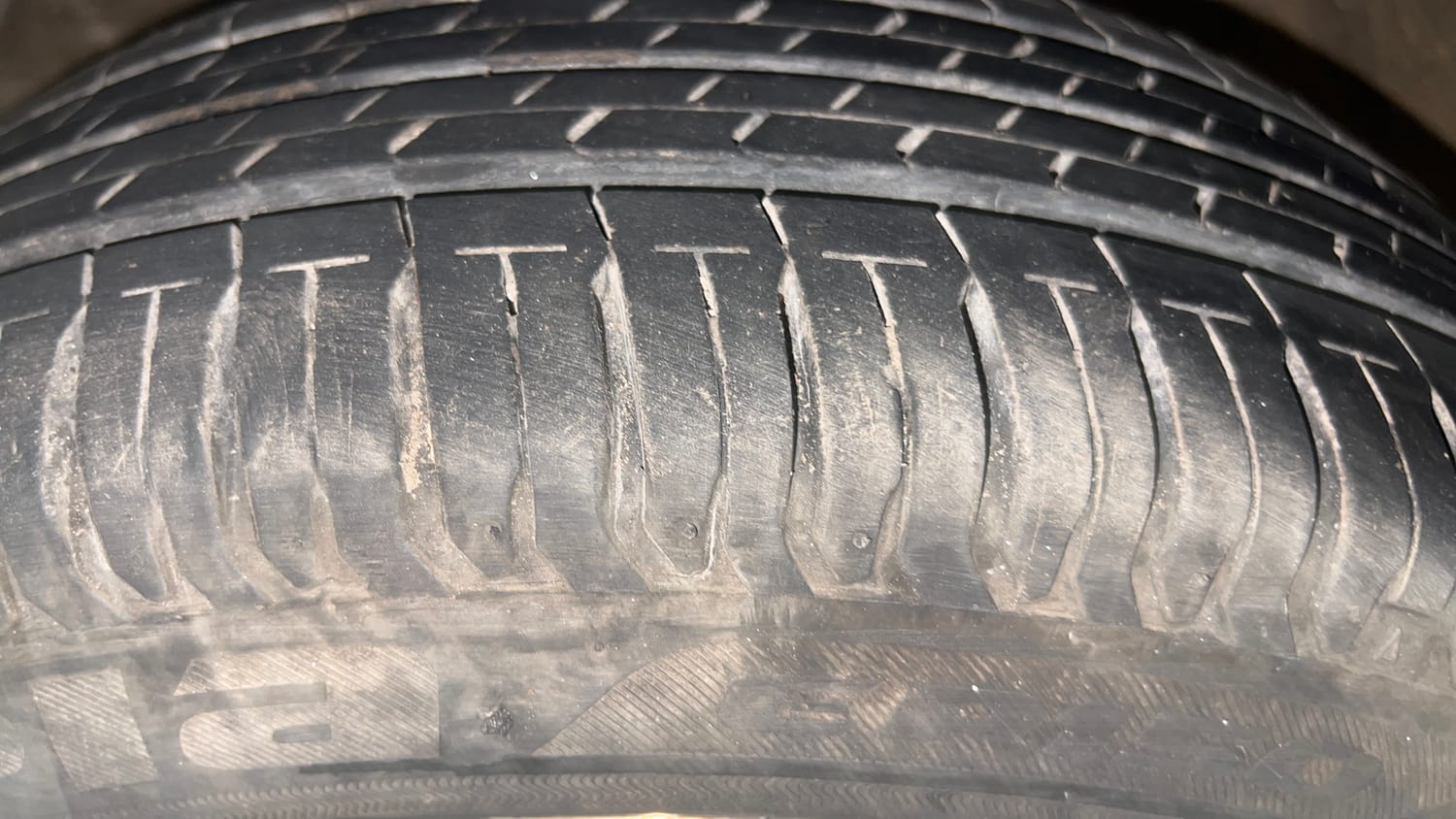Used 2024 Maruti Suzuki Swift ZXi Plus AMT Petrol Automatic tyres LEFT FRONT TYRE TREAD VIEW