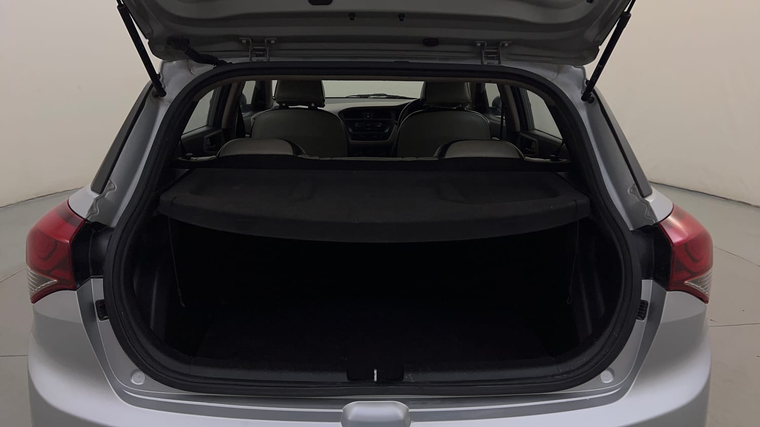 Used 2015 Hyundai Elite i20 Era 1.2 Petrol Manual interior DICKY INSIDE VIEW