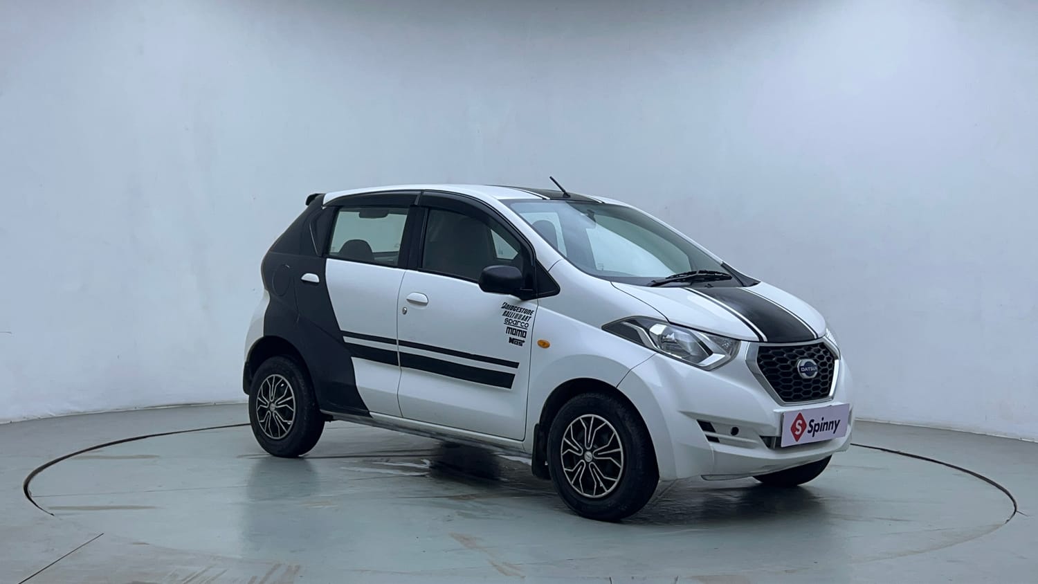 Used 2018 Datsun Redi-GO T (O) Petrol Manual exterior RIGHT FRONT CORNER VIEW