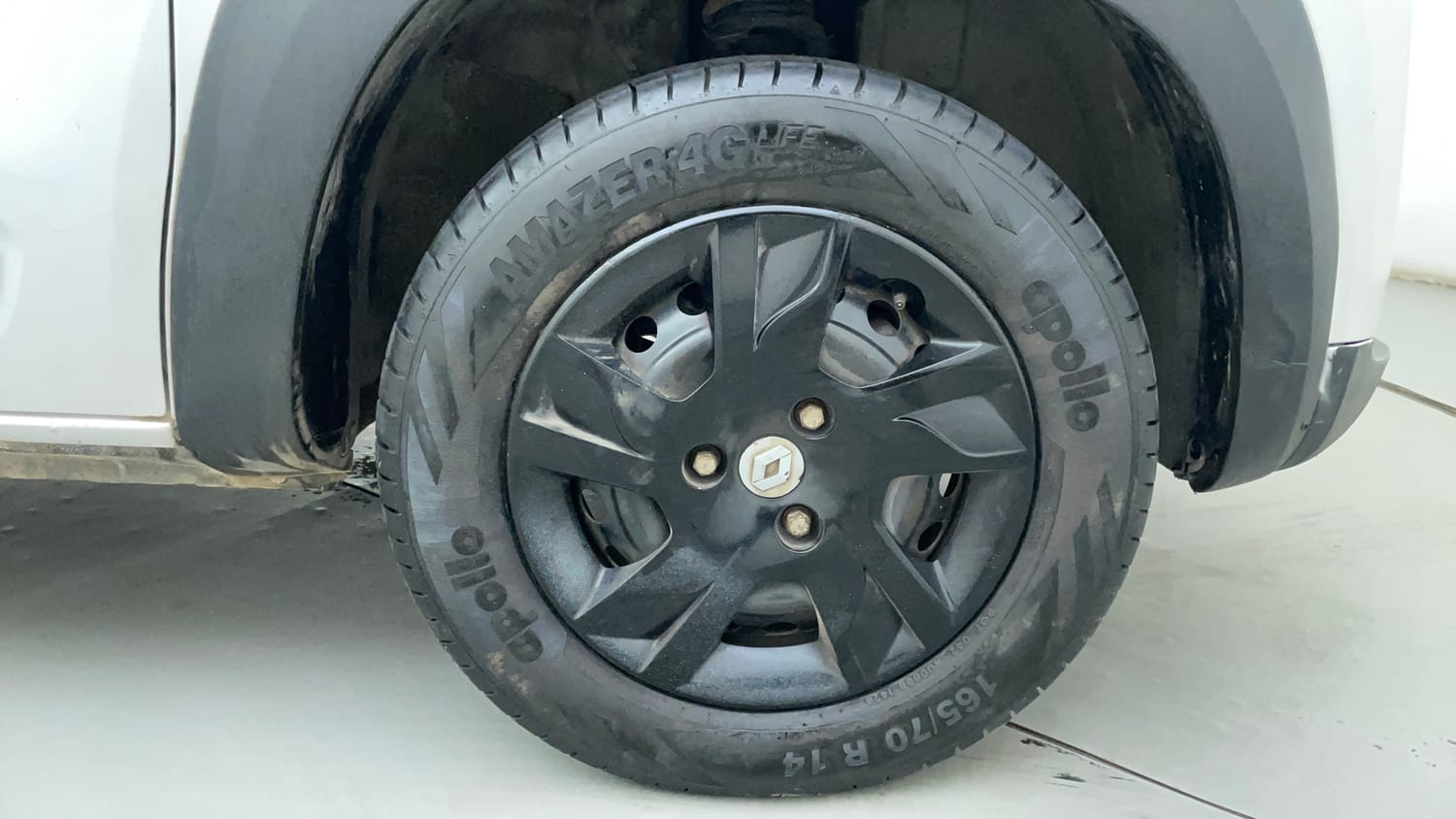 Used 2021 Renault Kwid RXT Petrol Manual tyres RIGHT FRONT TYRE RIM VIEW