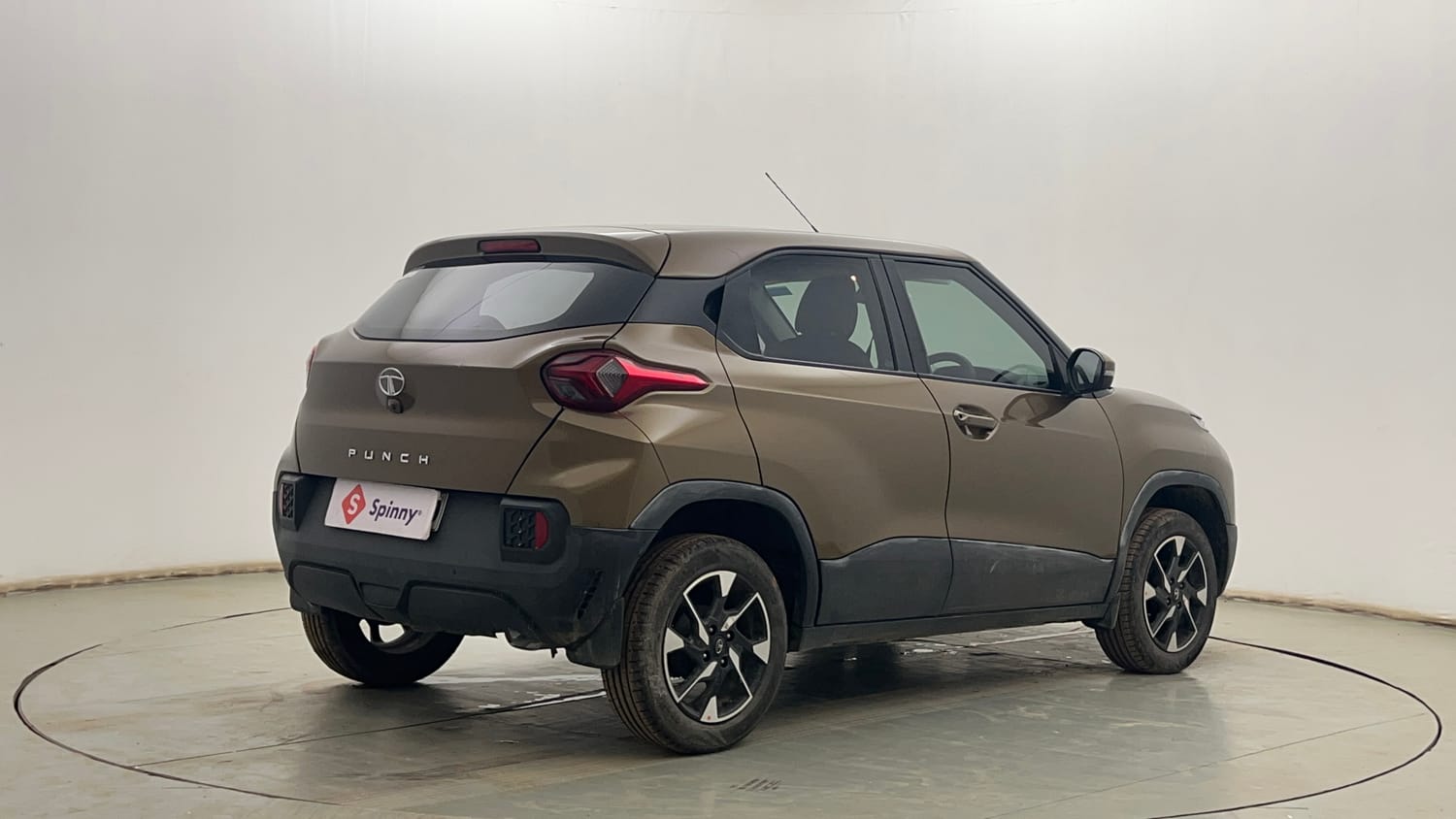 Used 2022 Tata Punch Accomplished Dazzle Pack MT Petrol Manual exterior RIGHT REAR CORNER VIEW