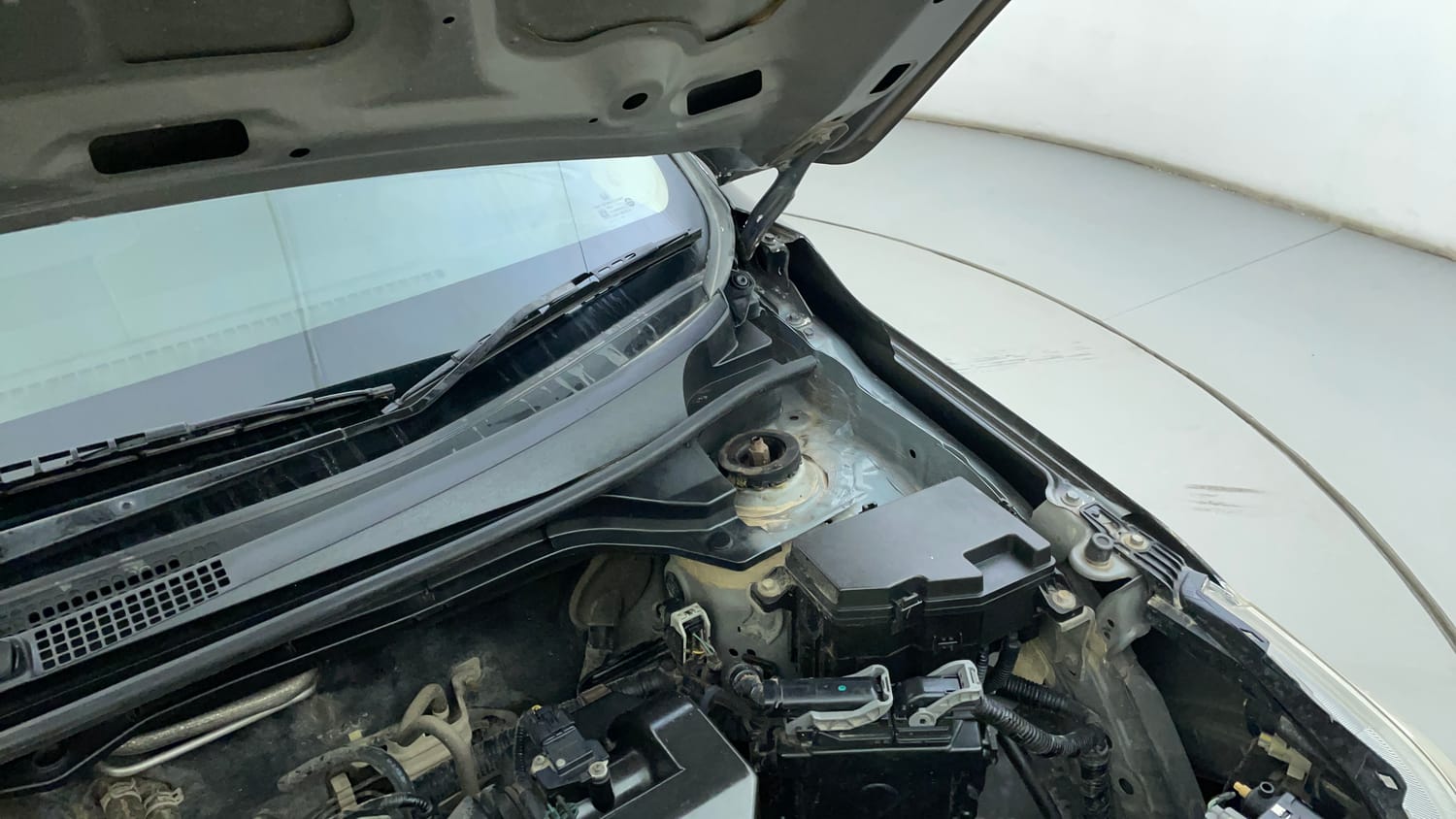 Used 2020 Honda Amaze 1.2 VX CVT Petrol Petrol Automatic engine ENGINE LEFT SIDE HINGE & APRON VIEW