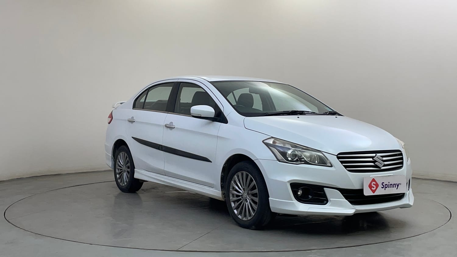 Used 2015 Maruti Suzuki Ciaz ZXi+ RS Petrol Manual exterior RIGHT FRONT CORNER VIEW