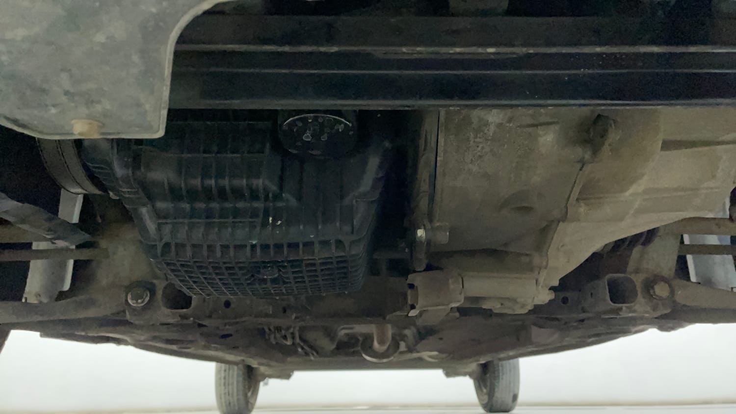 Used 2017 Renault Kwid 1.0 RXT AMT Opt Petrol Automatic extra FRONT LEFT UNDERBODY VIEW